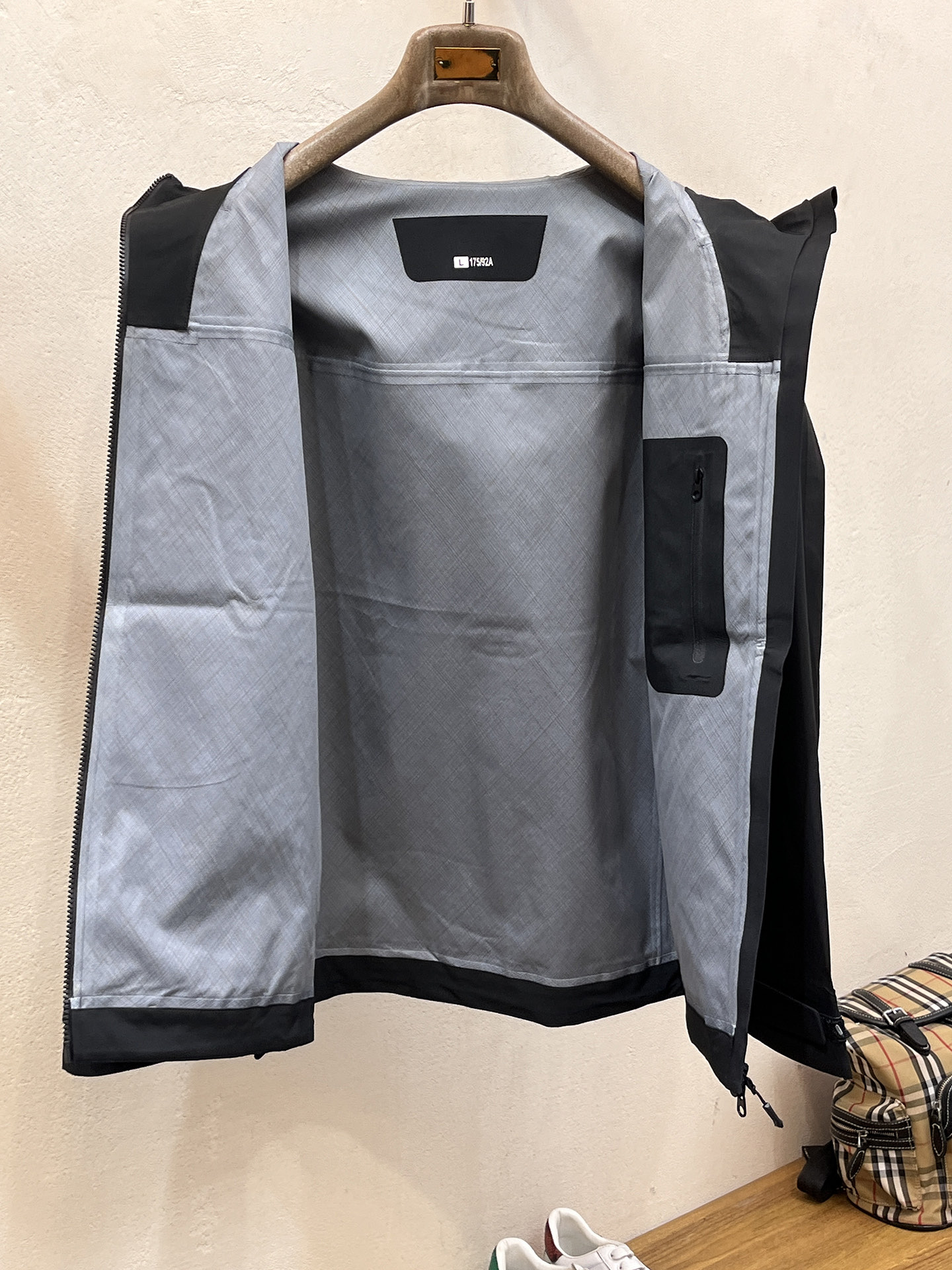 新品 始祖鸟 25ss新款轻薄硬壳冲锋衣百搭户外男女同款🔥采用原厂GORE-TEX科技面料细节辅料全部同