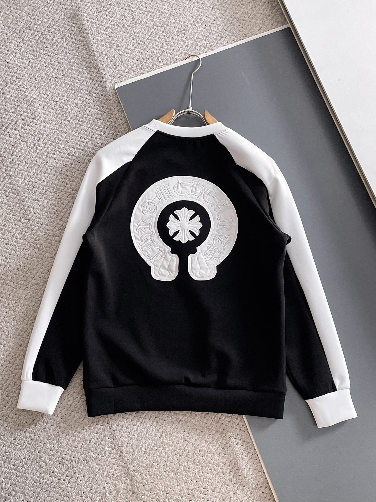 Chrome hearts men Crow Heart 2026 Autumn and Winter Men's letter logo pullover space cotton sweatshirt, classic OS version, simple yet stylish. Daily sports, leisure and business without pressure — photo 9
