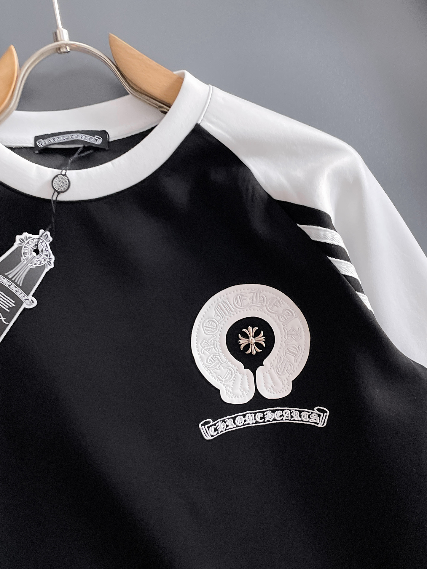 Chrome hearts men Crow Heart 2026 Autumn and Winter Men's letter logo pullover space cotton sweatshirt, classic OS version, simple yet stylish. Daily sports, leisure and business without pressure — photo 3