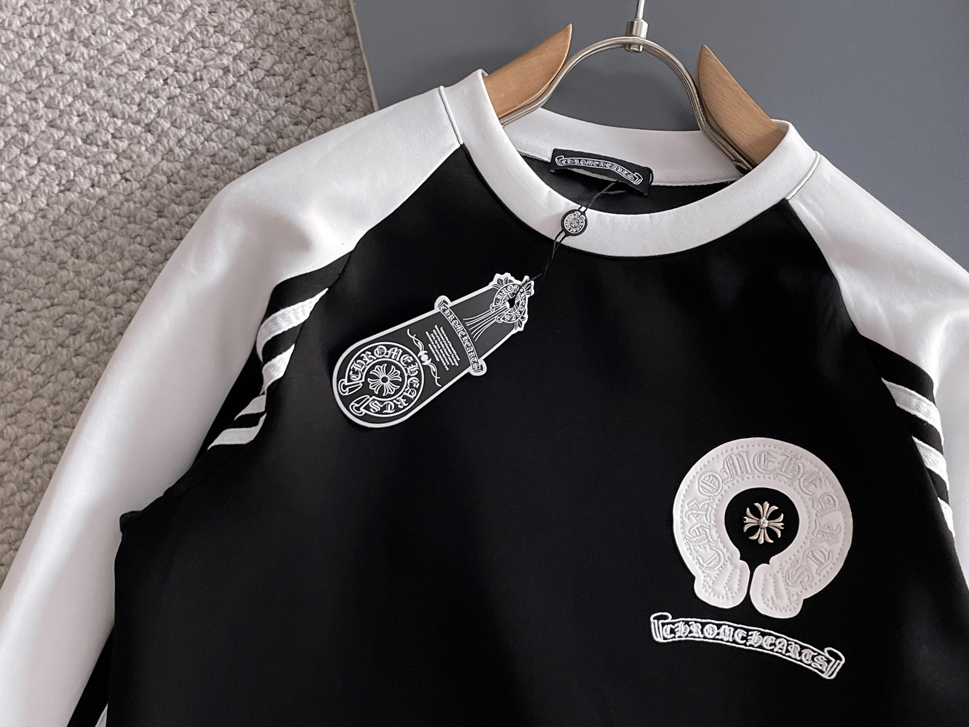 Chrome hearts men Crow Heart 2026 Autumn and Winter Men's letter logo pullover space cotton sweatshirt, classic OS version, simple yet stylish. Daily sports, leisure and business without pressure — photo 2