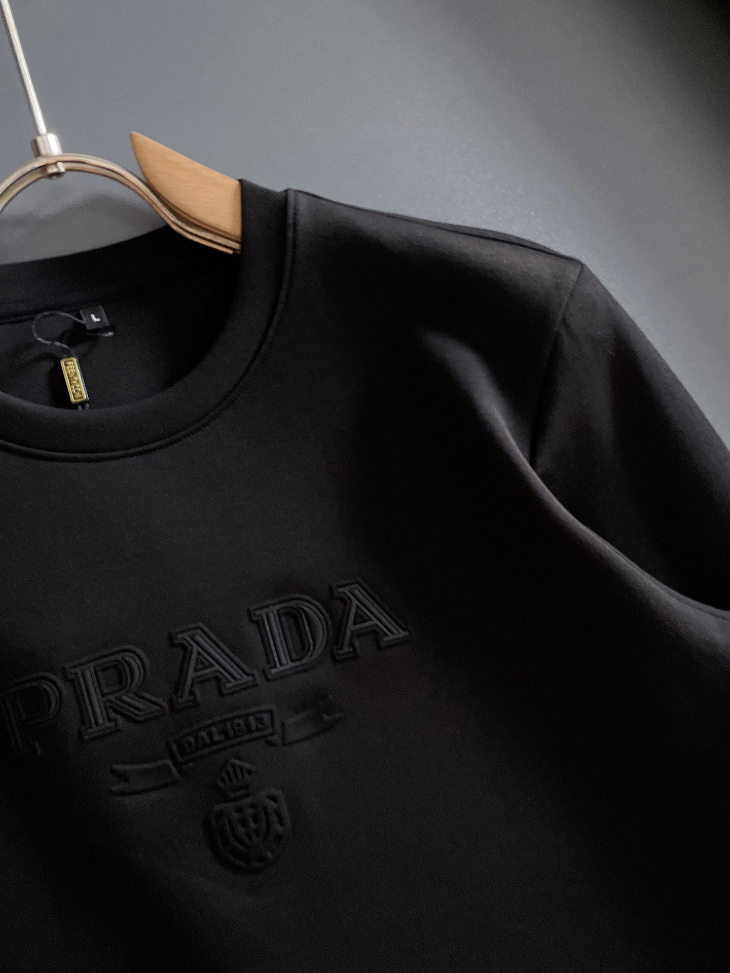 普拉达 2025秋冬新款 顶级版本 最新款空气层 卫衣独家发售！原版复刻，独家设计，超强工艺！极其奢华！