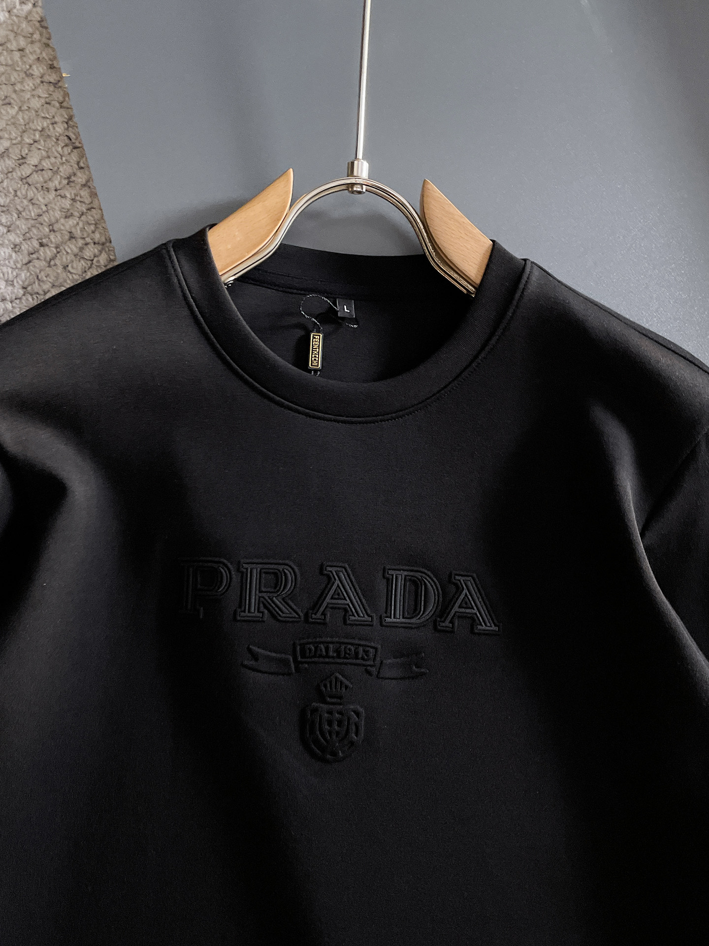 普拉达 2025秋冬新款 顶级版本 最新款空气层 卫衣独家发售！原版复刻，独家设计，超强工艺！极其奢华！