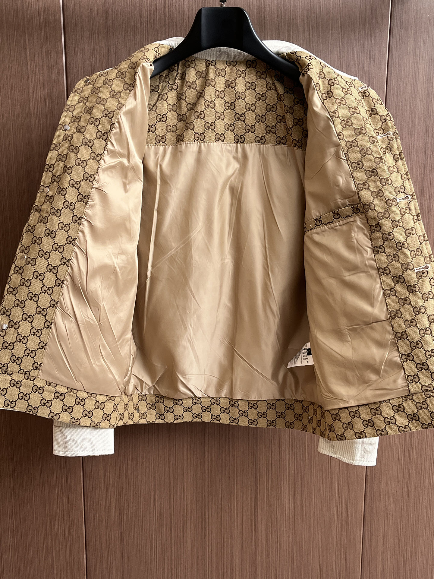 古驰 2025 秋冬 牛仔外套 新款爆款专柜新款休闲时尚夹克 超前卫设计风格 细腻舒适 穿着非常轻便不易