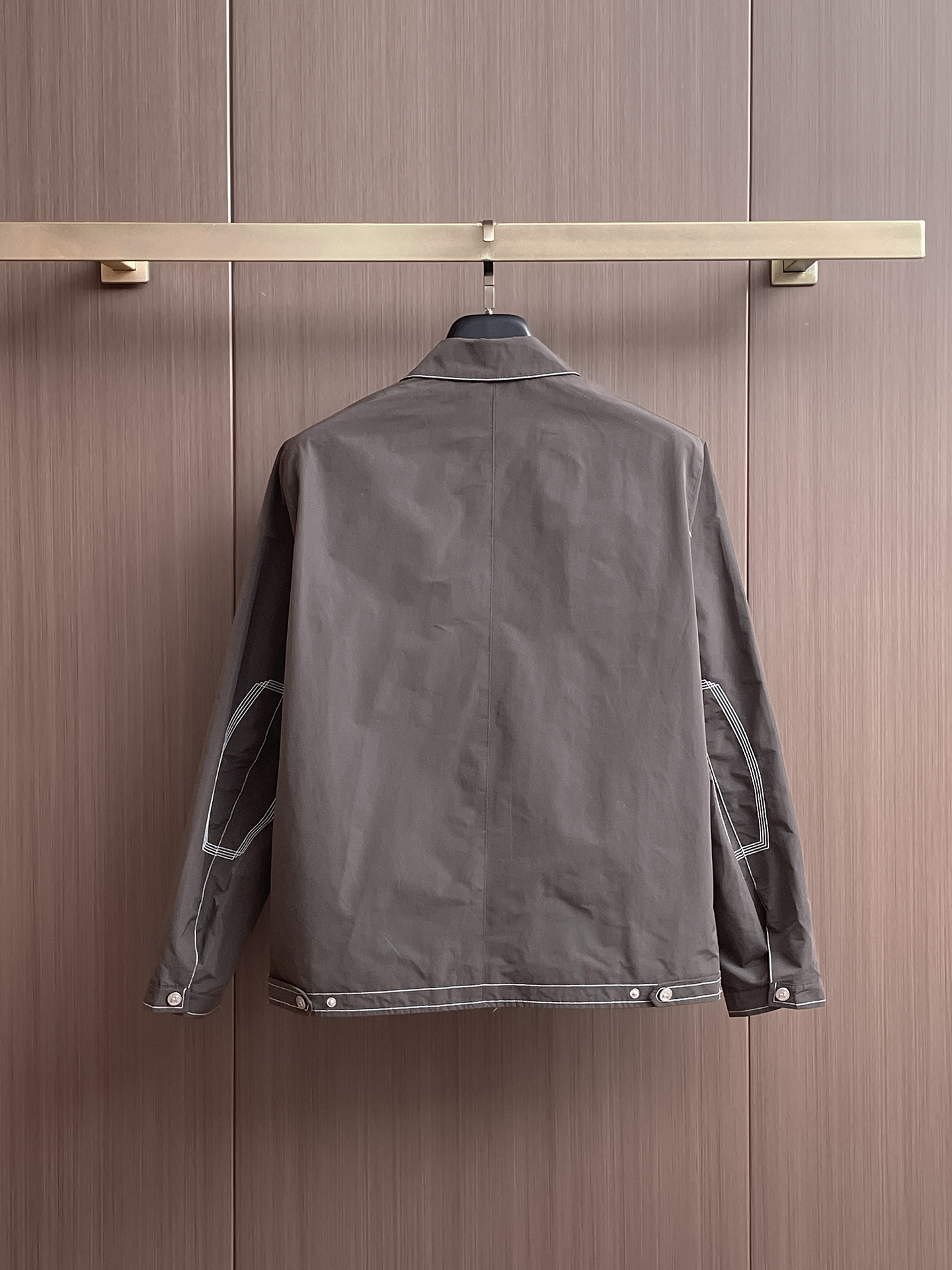 爱马仕 2025 秋冬 新款爆款专柜新款休闲时尚夹克 超前卫设计风格 细腻舒适 穿着非常轻便不易起皱。多