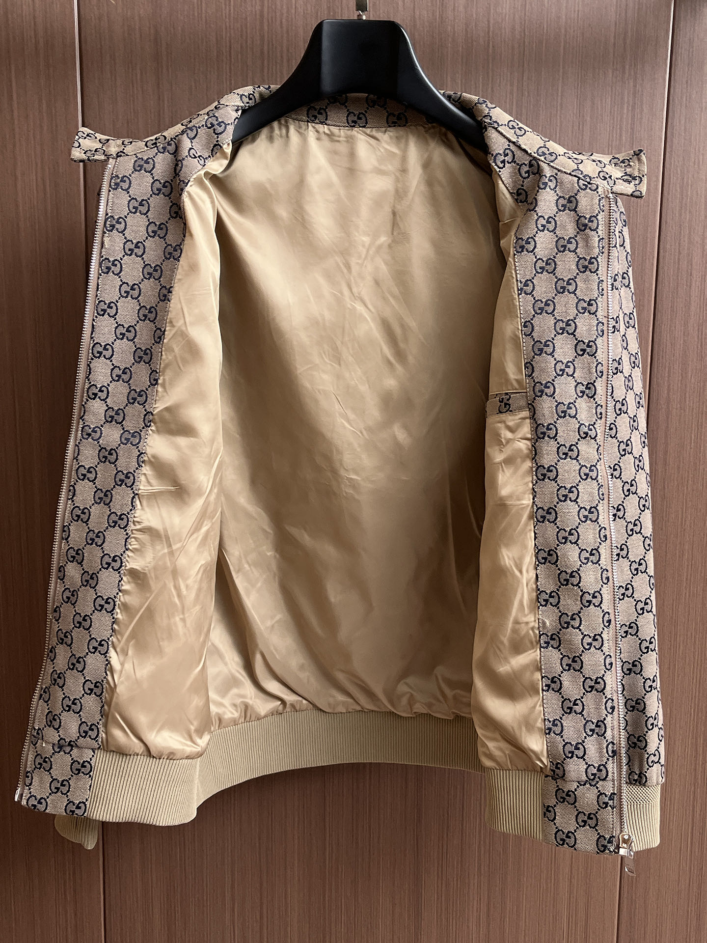 古驰 2025 秋冬 牛仔外套 新款爆款专柜新款休闲时尚夹克 超前卫设计风格 细腻舒适 穿着非常轻便不易