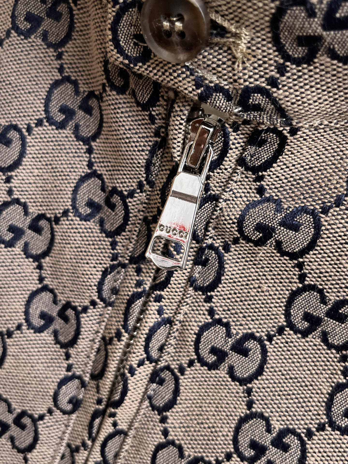 古驰 2025 秋冬 牛仔外套 新款爆款专柜新款休闲时尚夹克 超前卫设计风格 细腻舒适 穿着非常轻便不易