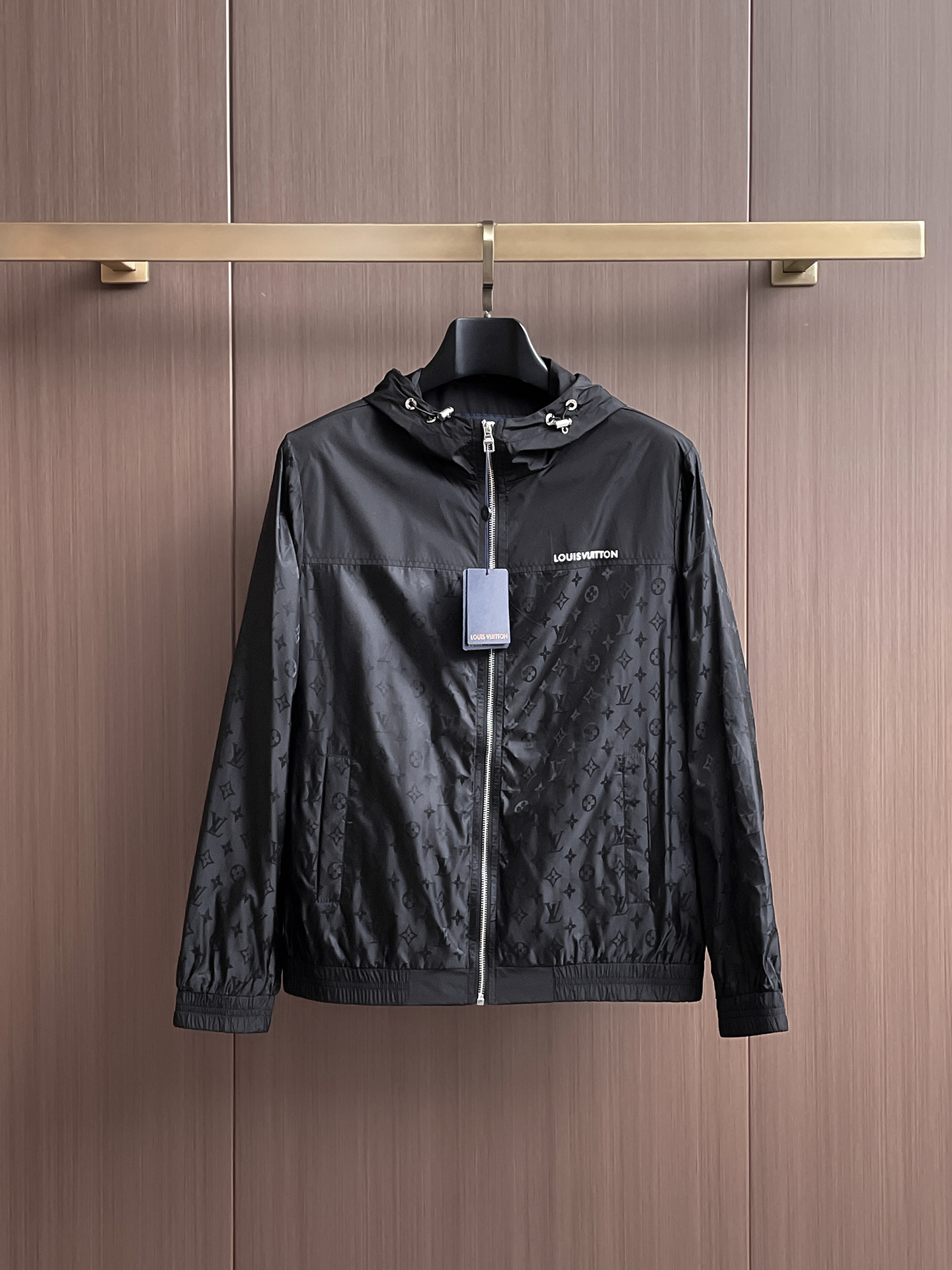 LV 2025 秋冬 新款爆款专柜新款休闲时尚夹克 超前卫设计风格 细腻舒适 穿着非常轻便不易起皱。多重