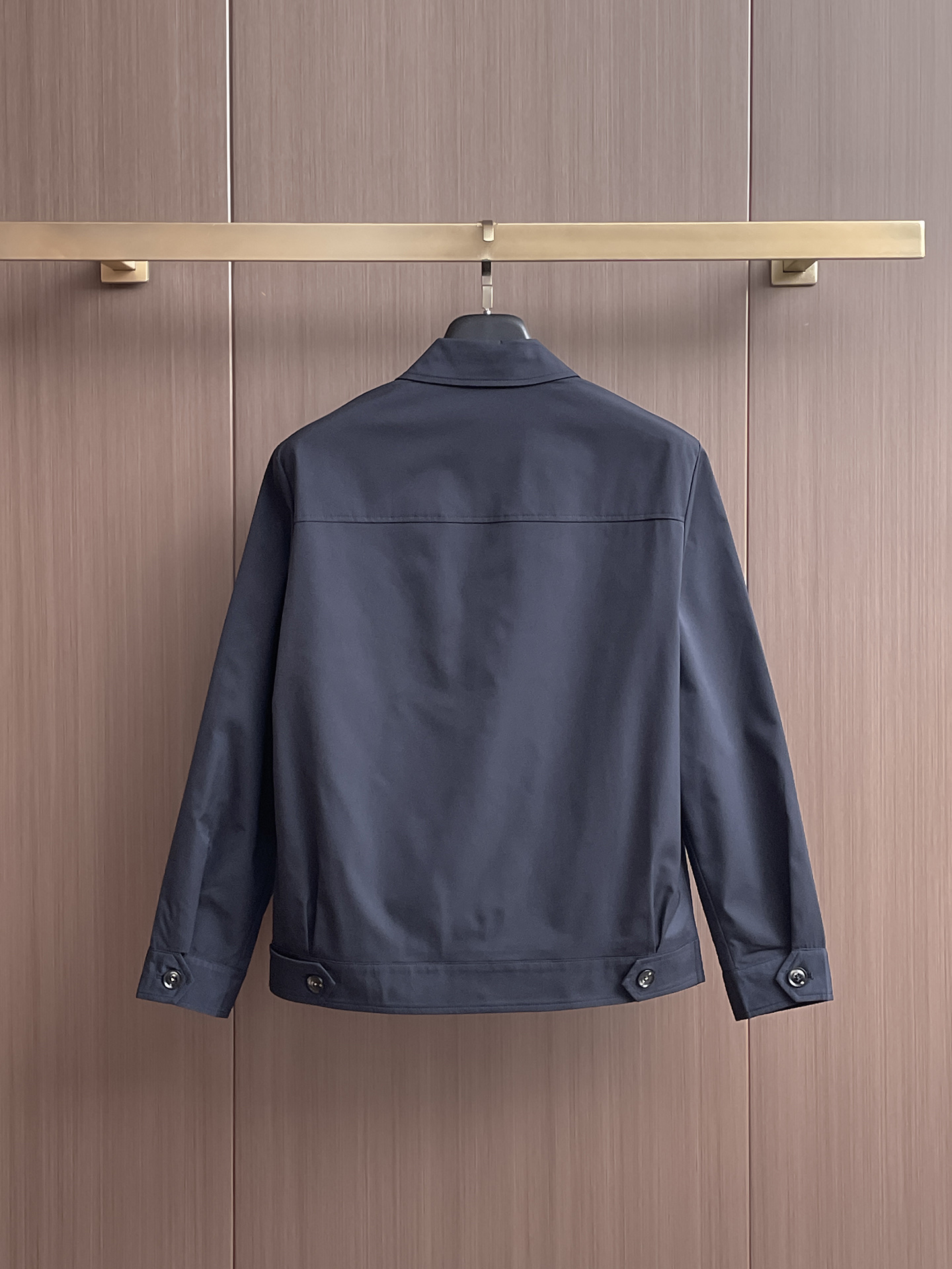 巴宝莉 2025 秋冬 新款爆款专柜新款休闲时尚夹克 超前卫设计风格 细腻舒适 穿着非常轻便不易起皱。多