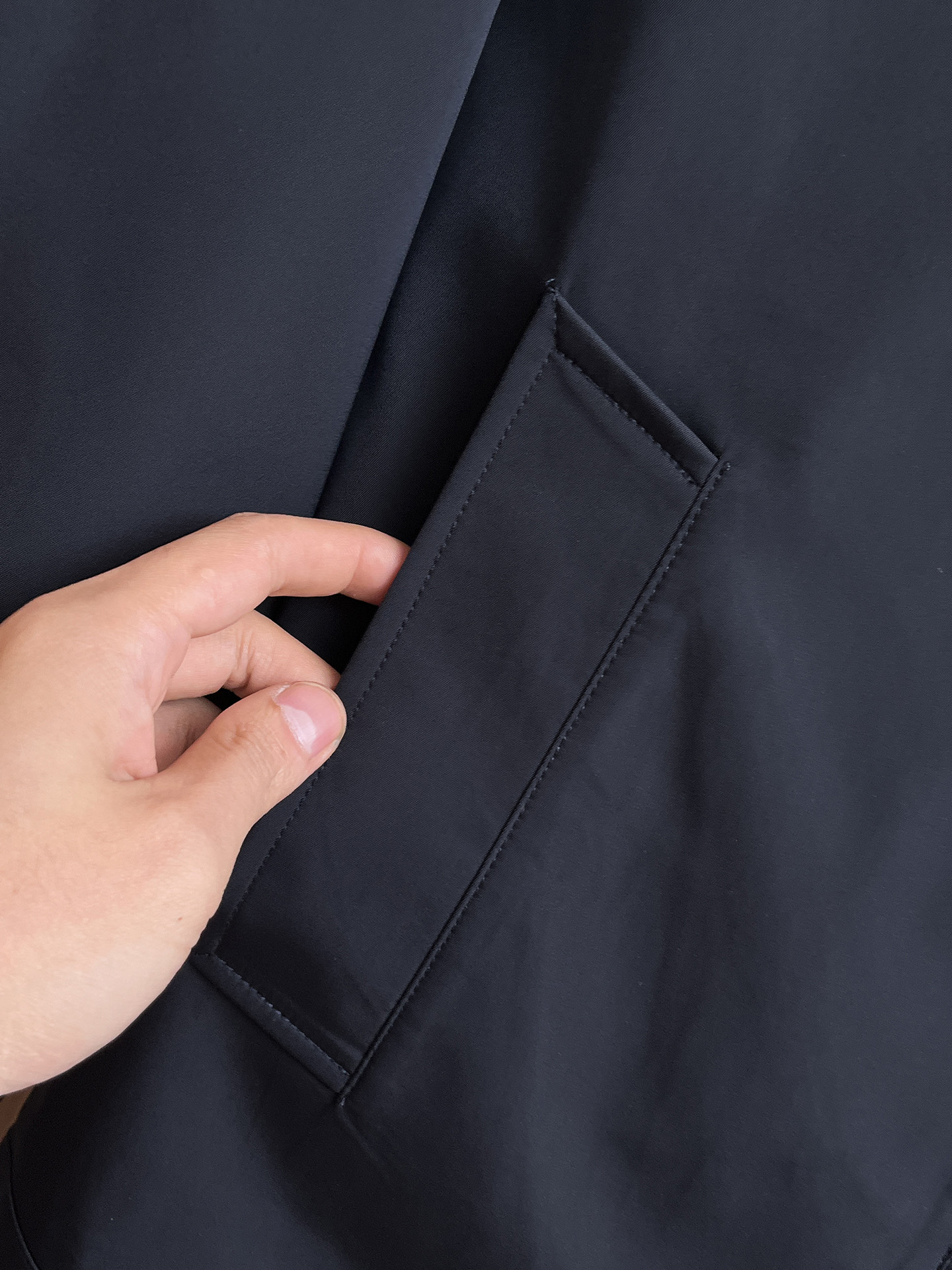 巴宝莉 2025 秋冬 新款爆款专柜新款休闲时尚夹克 超前卫设计风格 细腻舒适 穿着非常轻便不易起皱。多