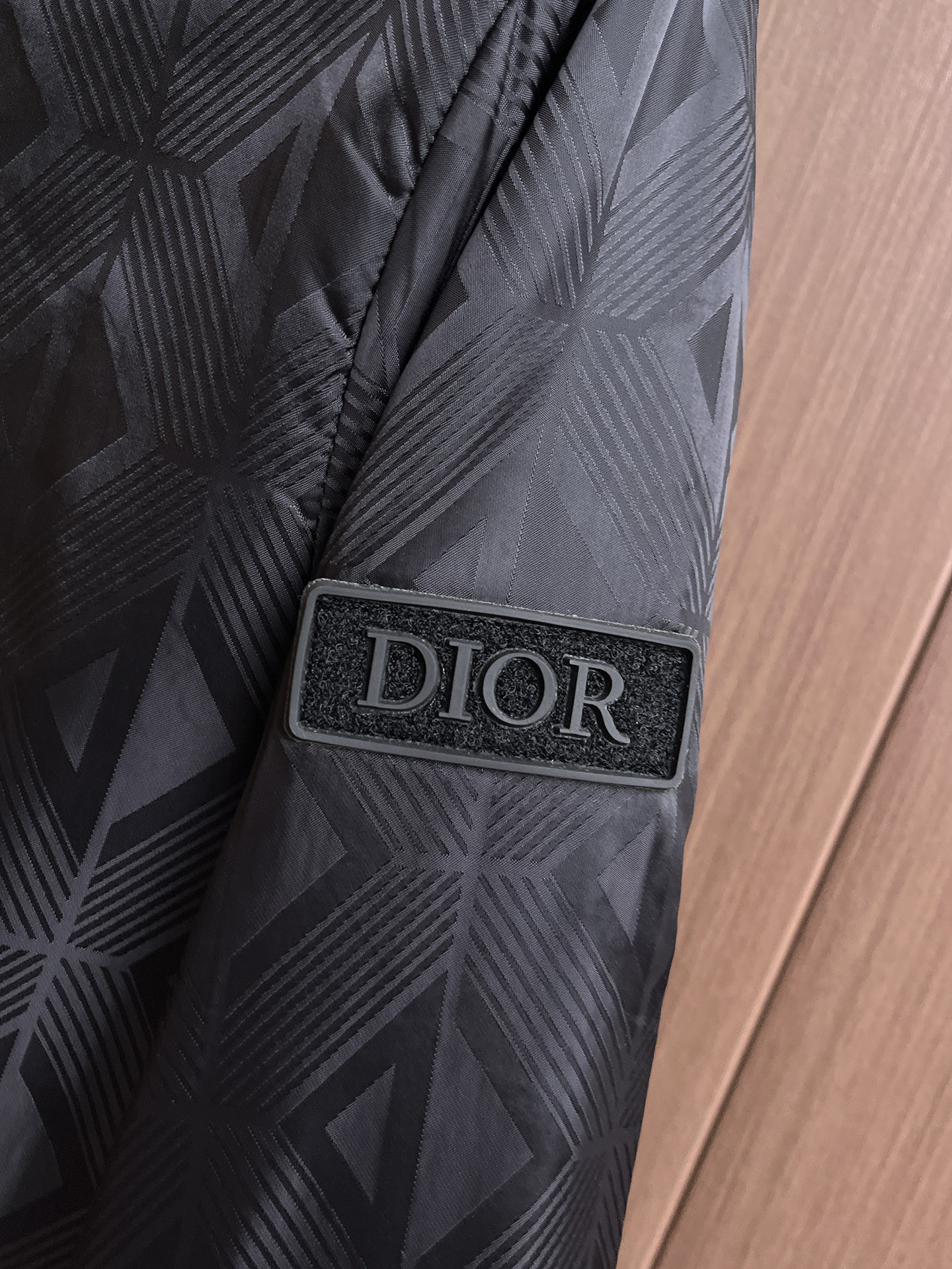 迪奥 棉衣 2025 秋冬 新款爆款专柜新款休闲时尚夹克 超前卫设计风格 细腻舒适 穿着非常轻便不易起皱