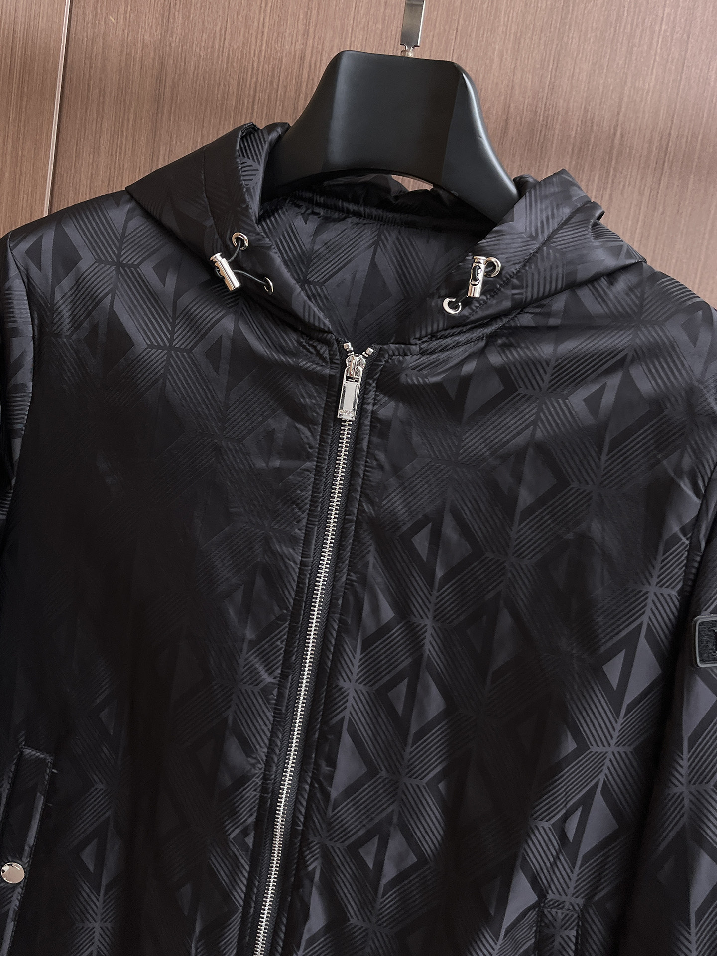 迪奥 棉衣 2025 秋冬 新款爆款专柜新款休闲时尚夹克 超前卫设计风格 细腻舒适 穿着非常轻便不易起皱