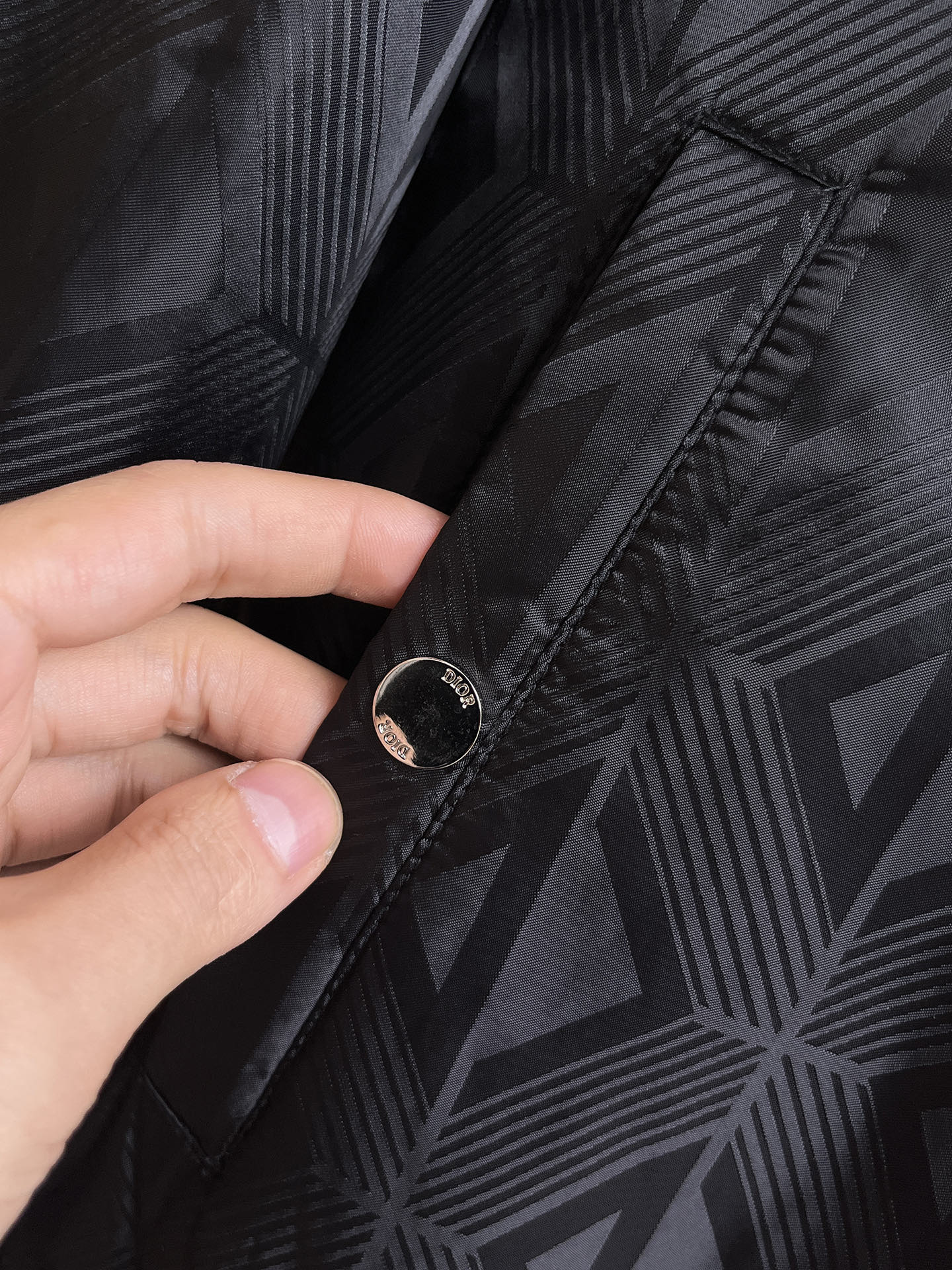 迪奥 棉衣 2025 秋冬 新款爆款专柜新款休闲时尚夹克 超前卫设计风格 细腻舒适 穿着非常轻便不易起皱