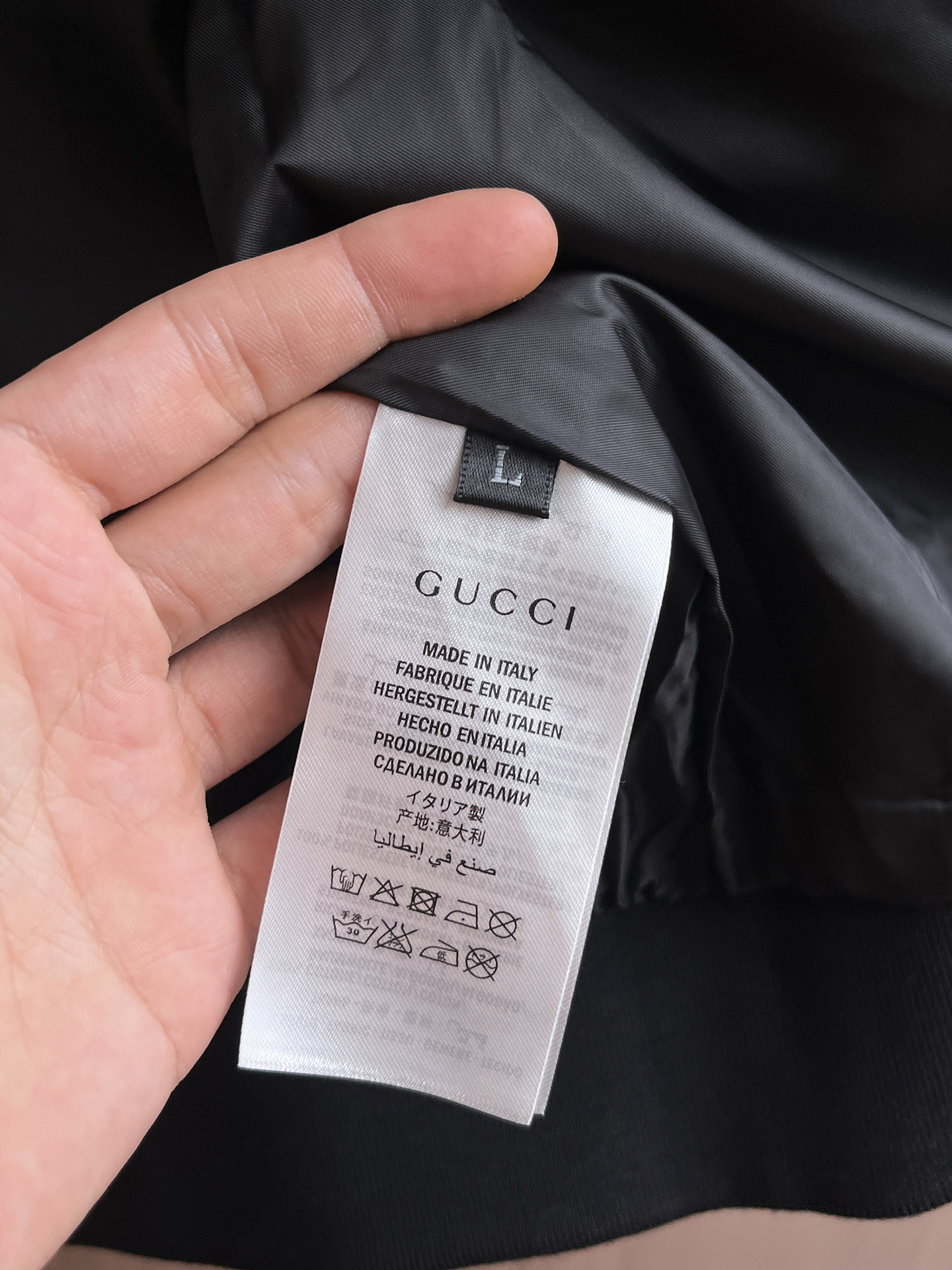 古驰 2025 秋冬 新款爆款专柜新款休闲时尚夹克 超前卫设计风格 细腻舒适 穿着非常轻便不易起皱。多重