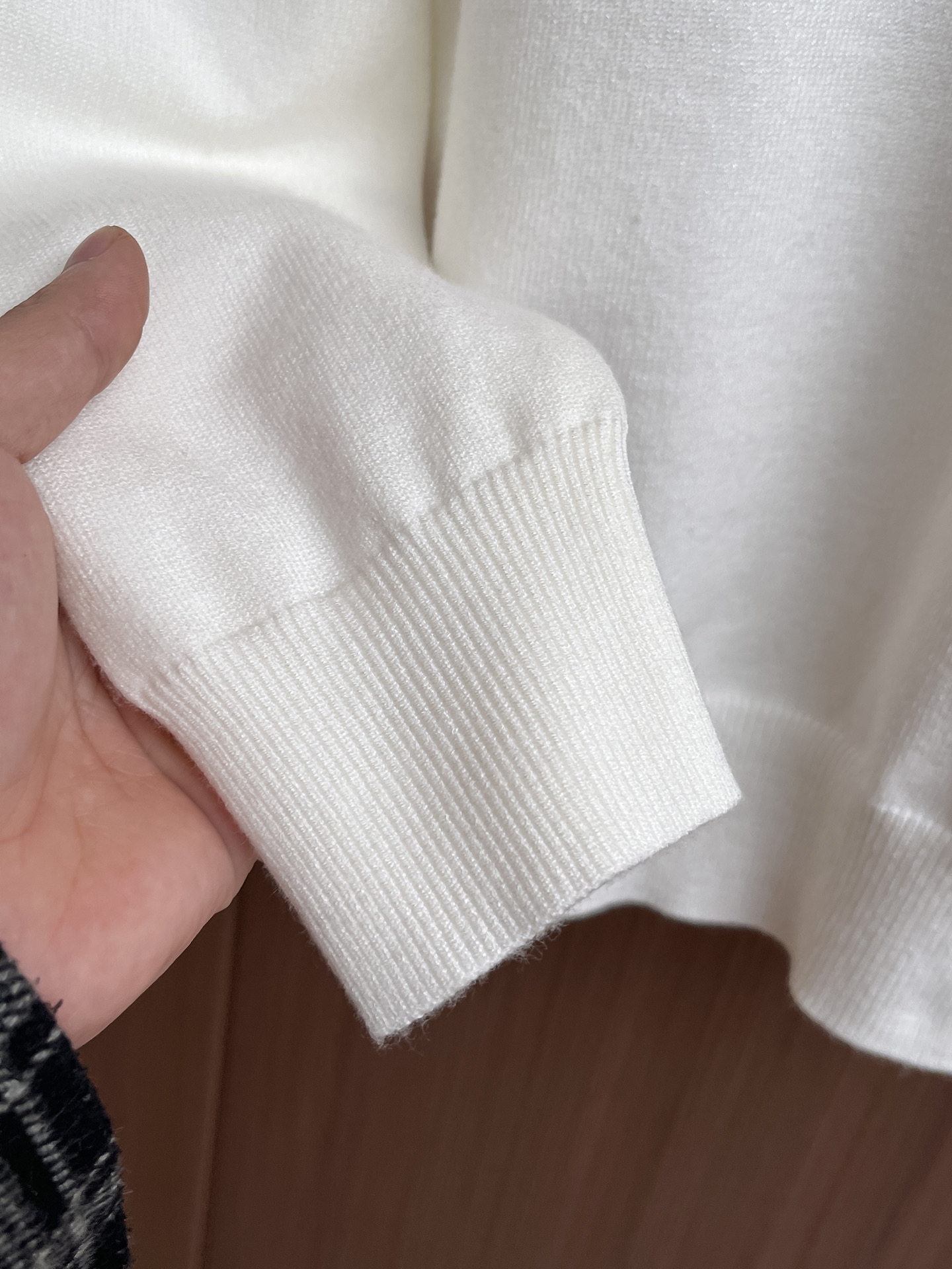 蒙口 毛衣 2025秋冬最新系列，专柜1:1顶级复刻，全品相！加厚款，潮人必备单品！懂货的老铁赶紧下手，