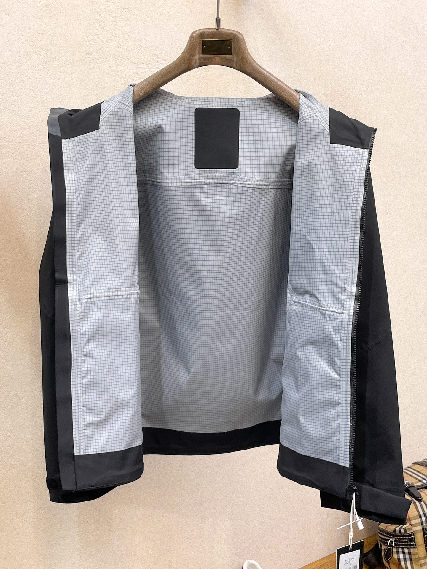 新品 始祖鸟 25ss新款轻薄硬壳冲锋衣百搭户外男女同款🔥采用原厂GORE-TEX科技面料细节辅料全部同