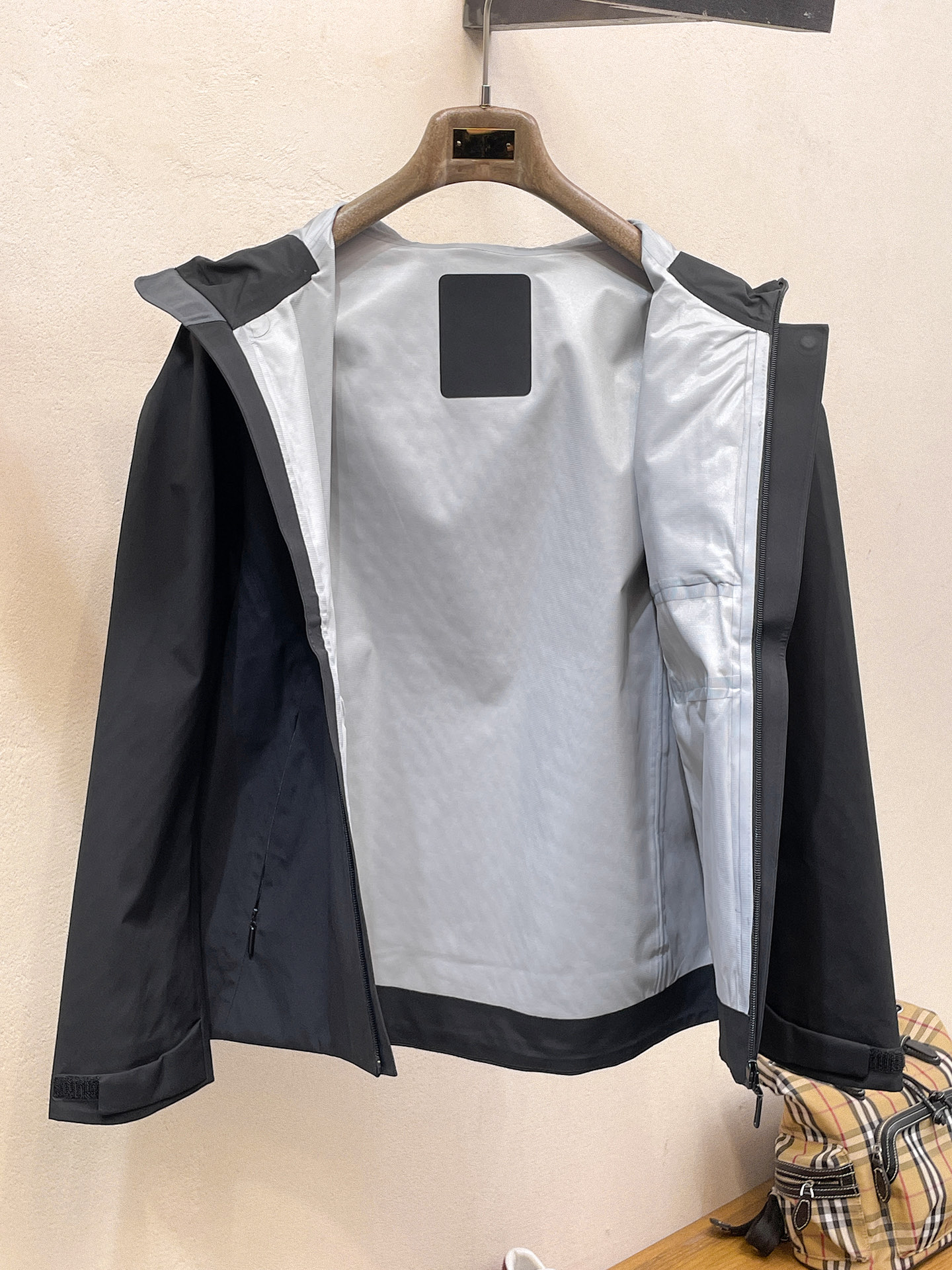 新品 迪桑特 25ss新款轻薄硬壳冲锋衣百搭户外男女同款🔥采用原厂GORE-TEX科技面料细节辅料全部同