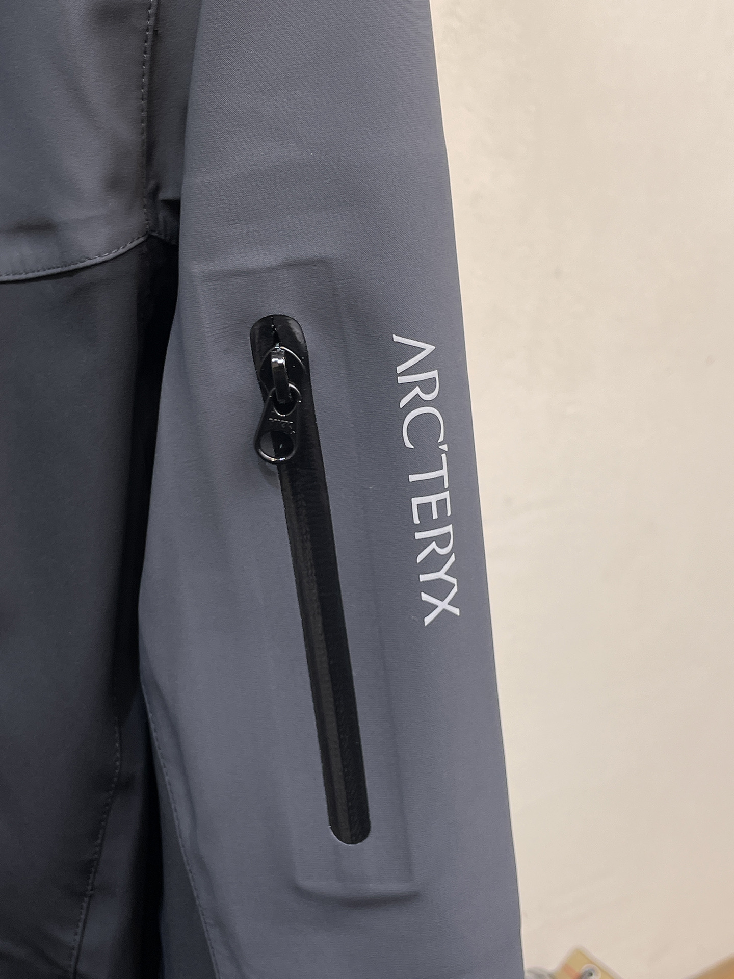 新品 始祖鸟 25ss新款轻薄硬壳冲锋衣百搭户外男女同款🔥采用原厂GORE-TEX科技面料细节辅料全部同