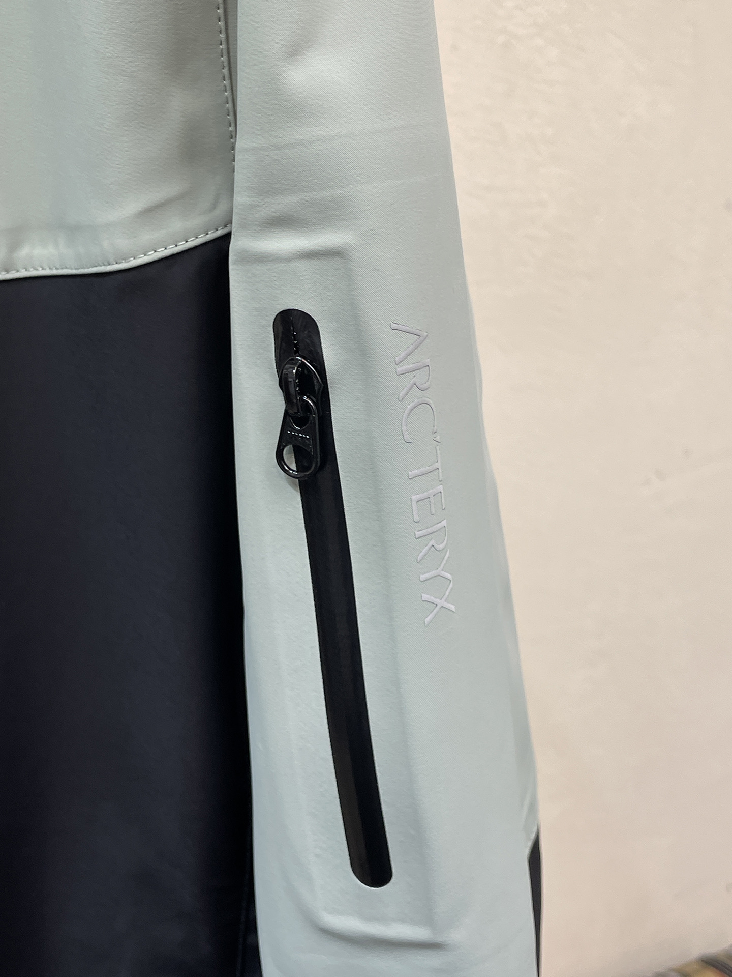 新品 始祖鸟 25ss新款轻薄硬壳冲锋衣百搭户外男女同款🔥采用原厂GORE-TEX科技面料细节辅料全部同