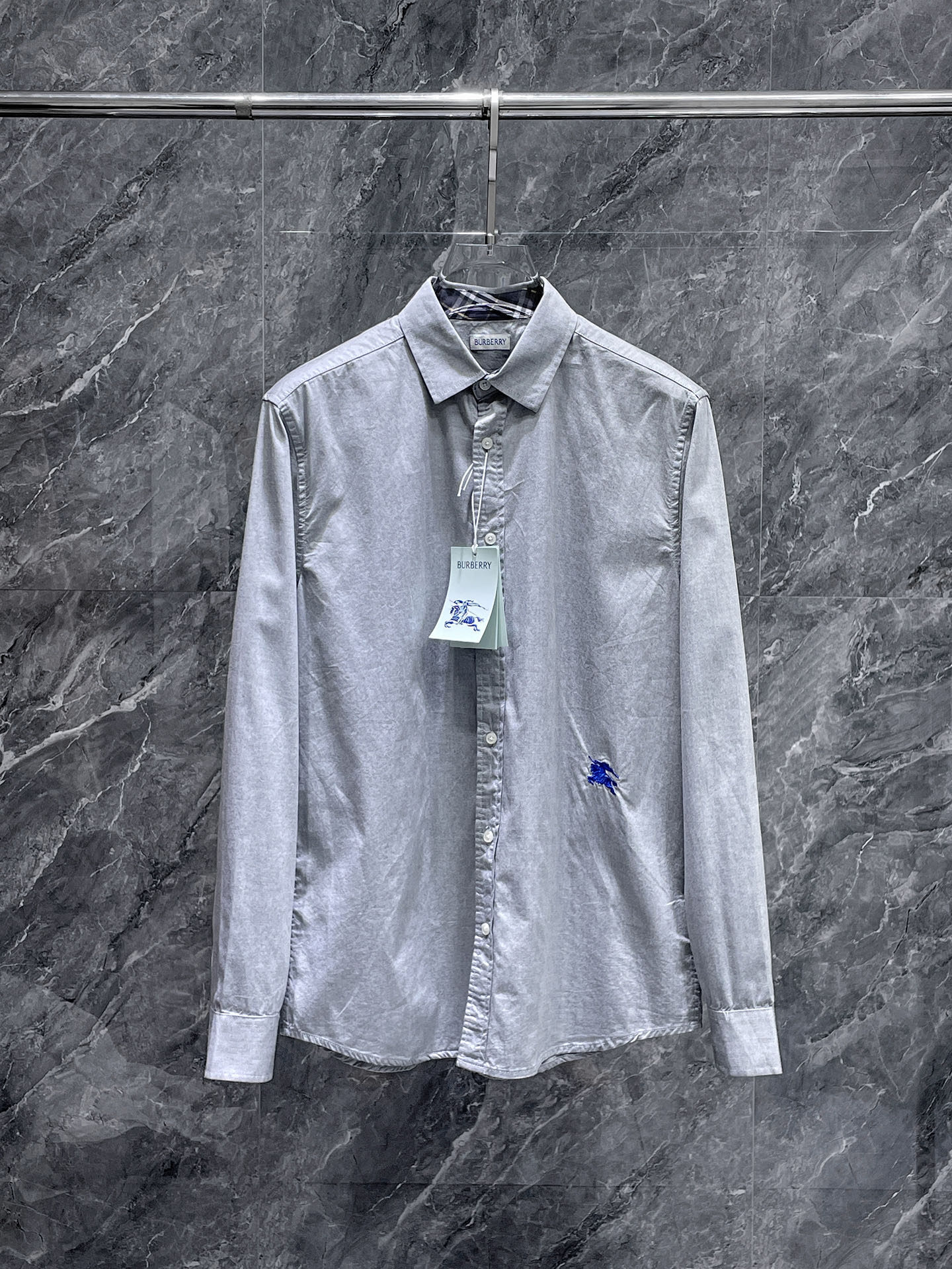 巴宝莉 2025ss春夏时尚大爆款短袖衬衫，贸易公司渠道货，品相完美如斯，属于入柜级别，可预见性的爆款，