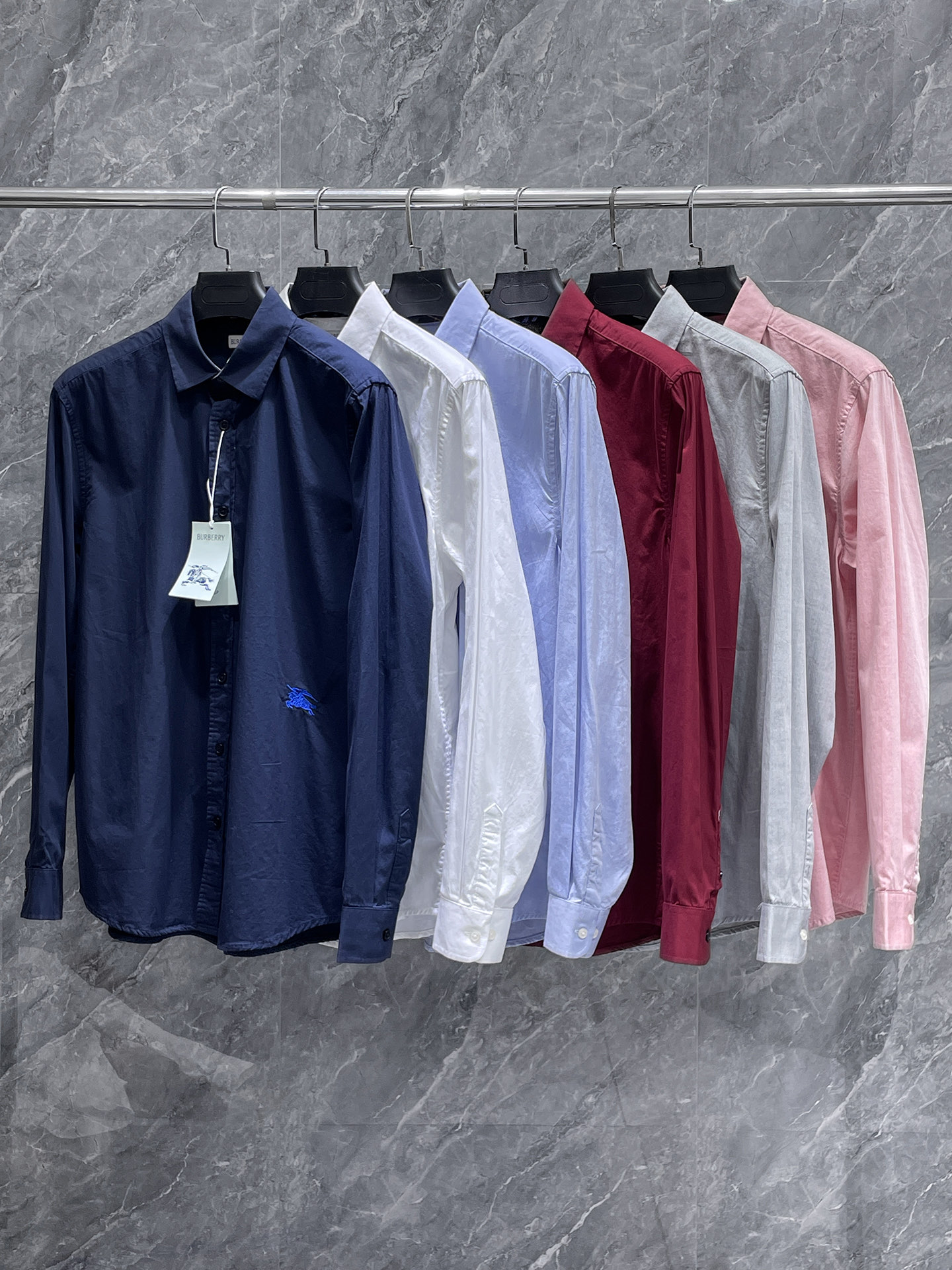 巴宝莉 2025ss春夏时尚大爆款短袖衬衫，贸易公司渠道货，品相完美如斯，属于入柜级别，可预见性的爆款，