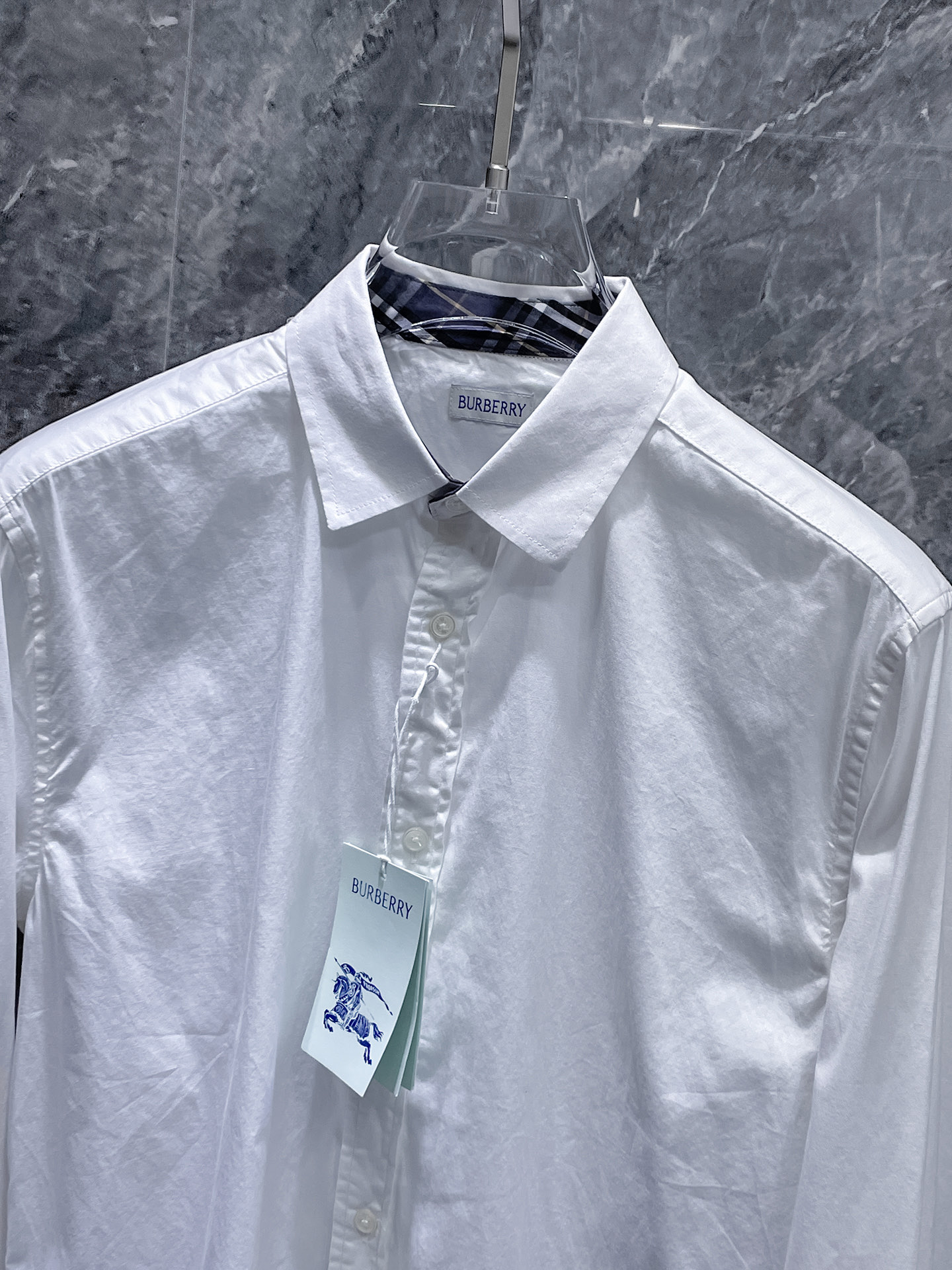 巴宝莉 2025ss春夏时尚大爆款短袖衬衫，贸易公司渠道货，品相完美如斯，属于入柜级别，可预见性的爆款，