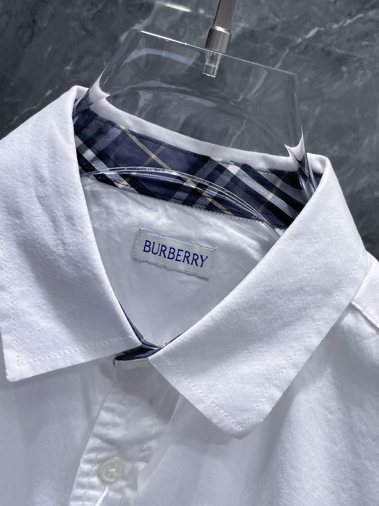 巴宝莉 2025ss春夏时尚大爆款短袖衬衫，贸易公司渠道货，品相完美如斯，属于入柜级别，可预见性的爆款，