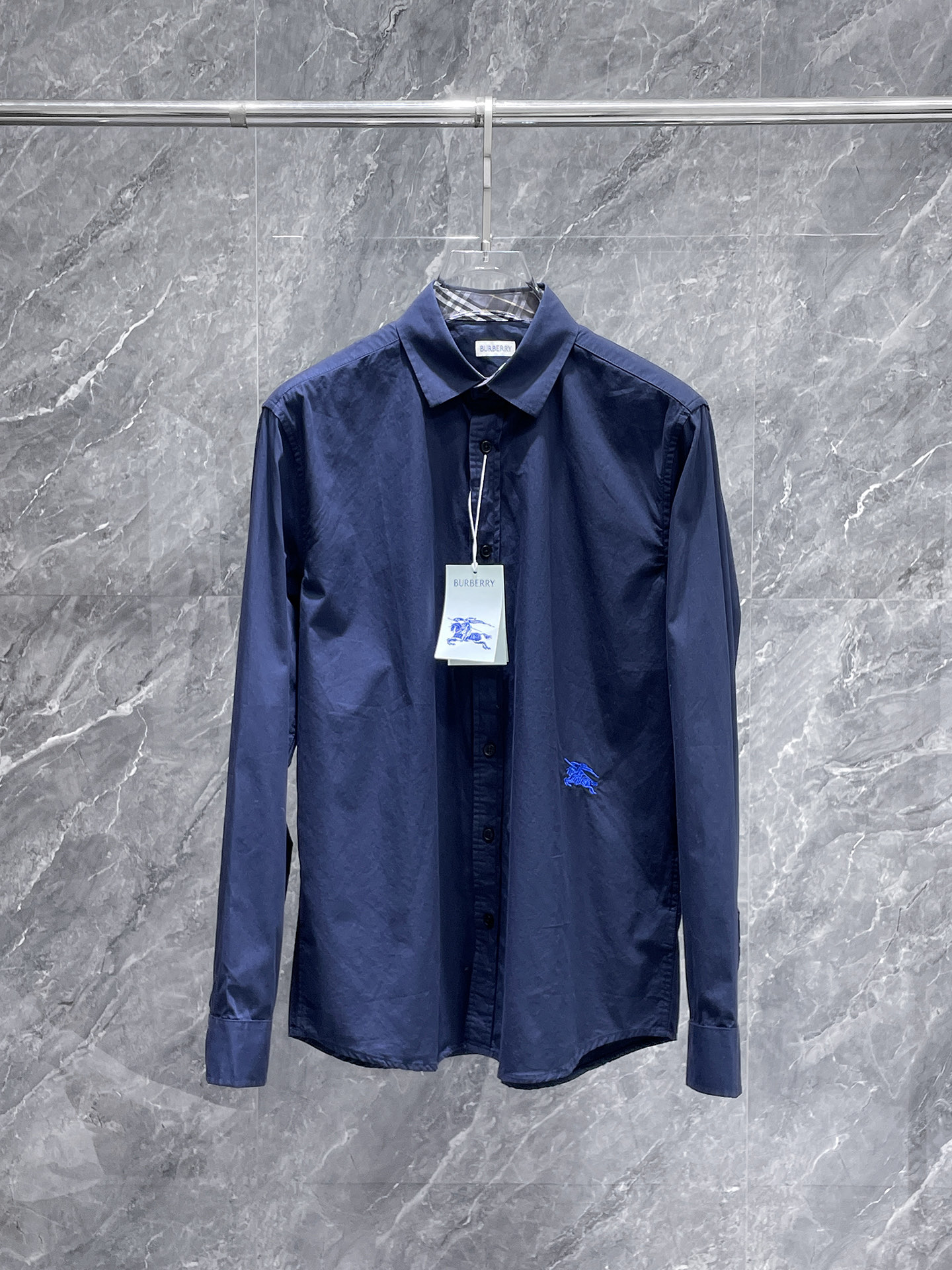 巴宝莉 2025ss春夏时尚大爆款短袖衬衫，贸易公司渠道货，品相完美如斯，属于入柜级别，可预见性的爆款，