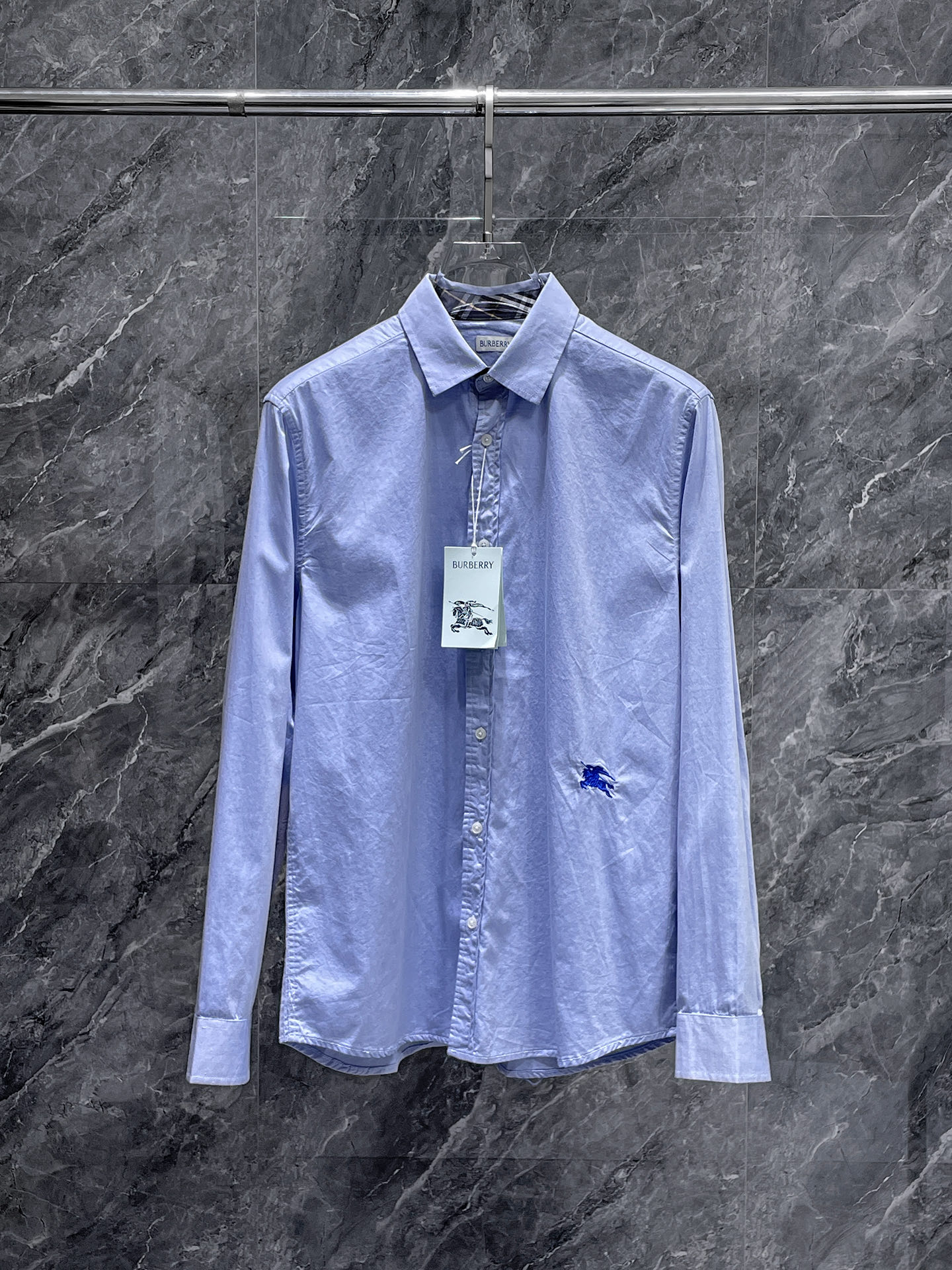 巴宝莉 2025ss春夏时尚大爆款短袖衬衫，贸易公司渠道货，品相完美如斯，属于入柜级别，可预见性的爆款，