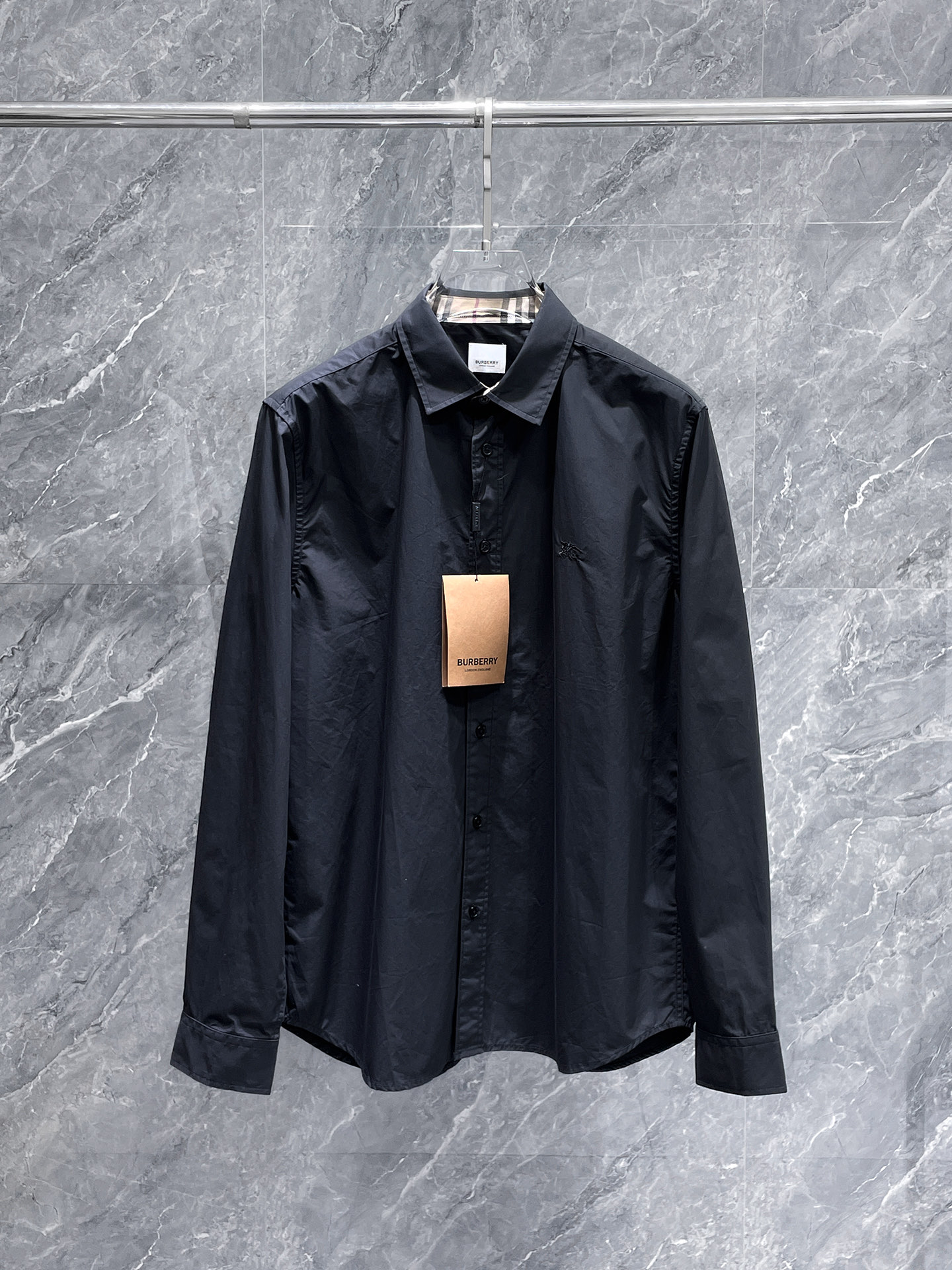 巴宝莉 2025ss春夏时尚大爆款短袖衬衫，贸易公司渠道货，品相完美如斯，属于入柜级别，可预见性的爆款，