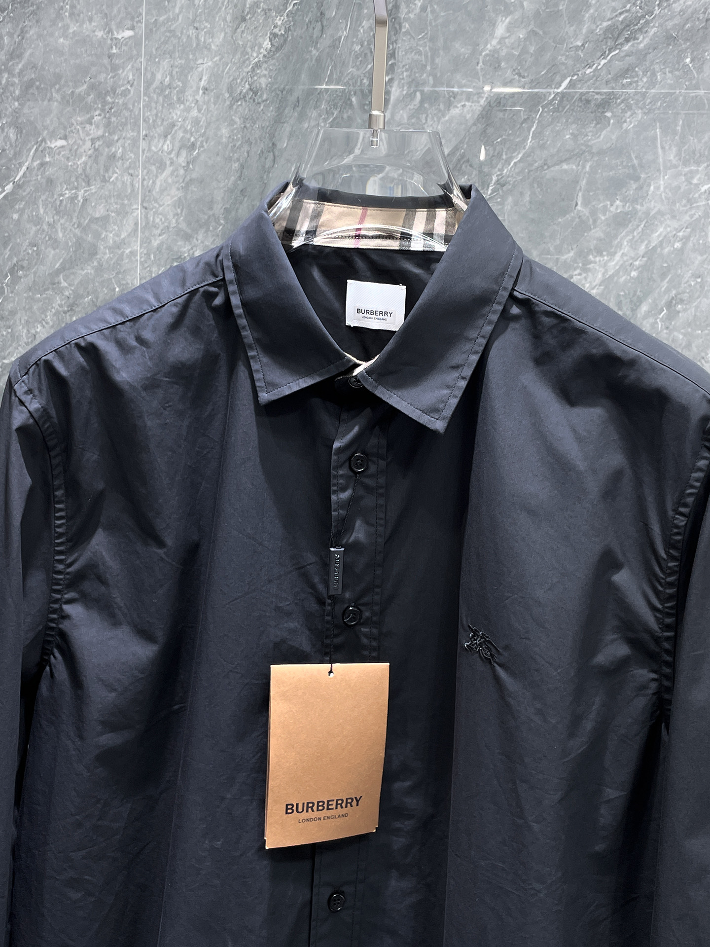 巴宝莉 2025ss春夏时尚大爆款短袖衬衫，贸易公司渠道货，品相完美如斯，属于入柜级别，可预见性的爆款，