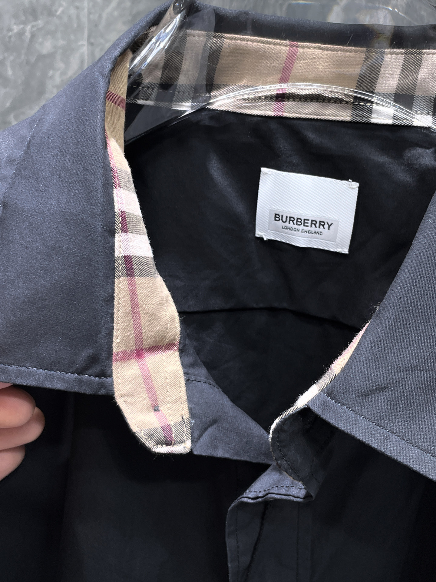 巴宝莉 2025ss春夏时尚大爆款短袖衬衫，贸易公司渠道货，品相完美如斯，属于入柜级别，可预见性的爆款，