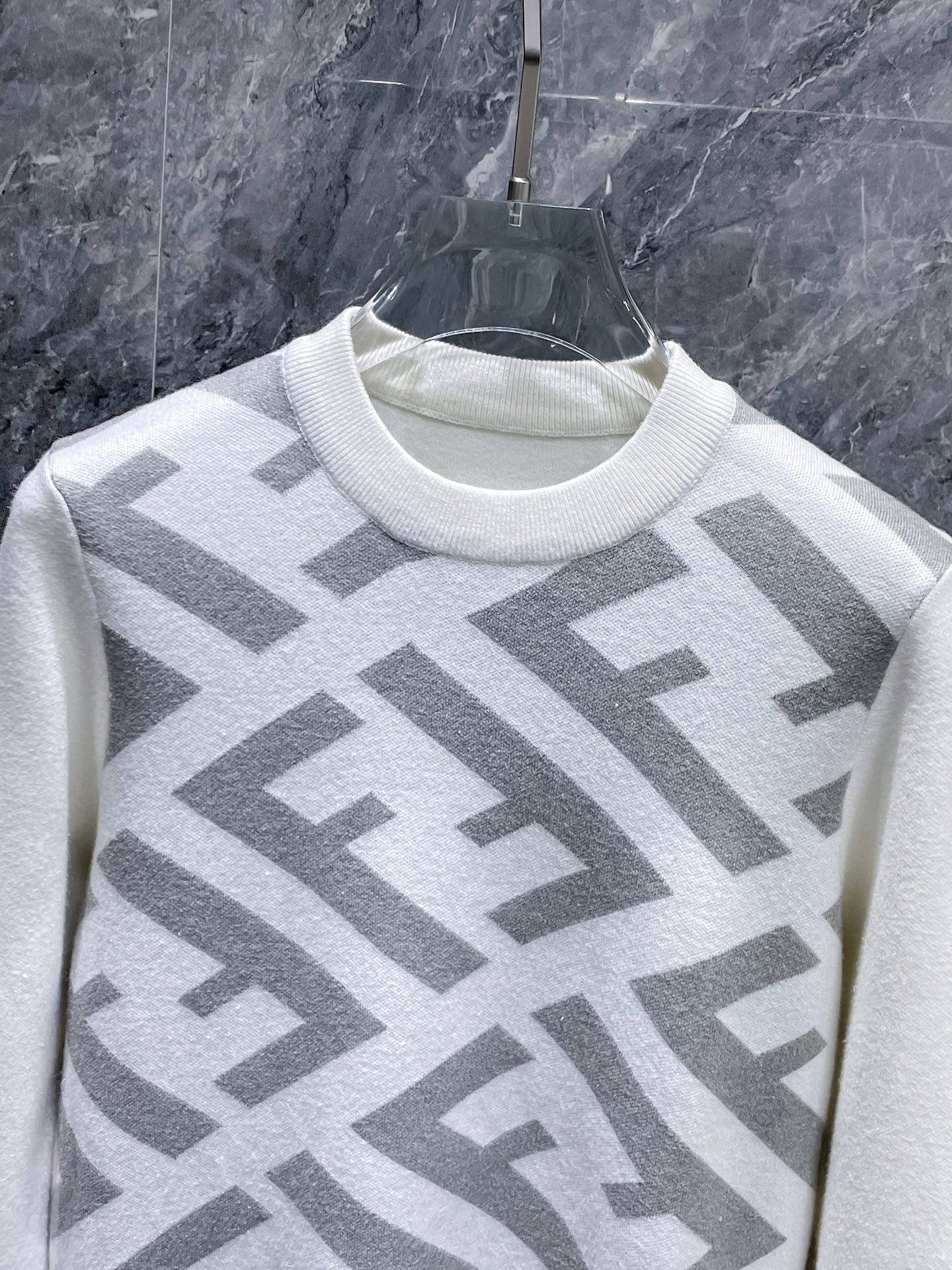 芬迪 毛衣 2025秋冬最新系列，专柜1:1顶级复刻，全品相！加厚款，潮人必备单品！懂货的老铁赶紧下手，