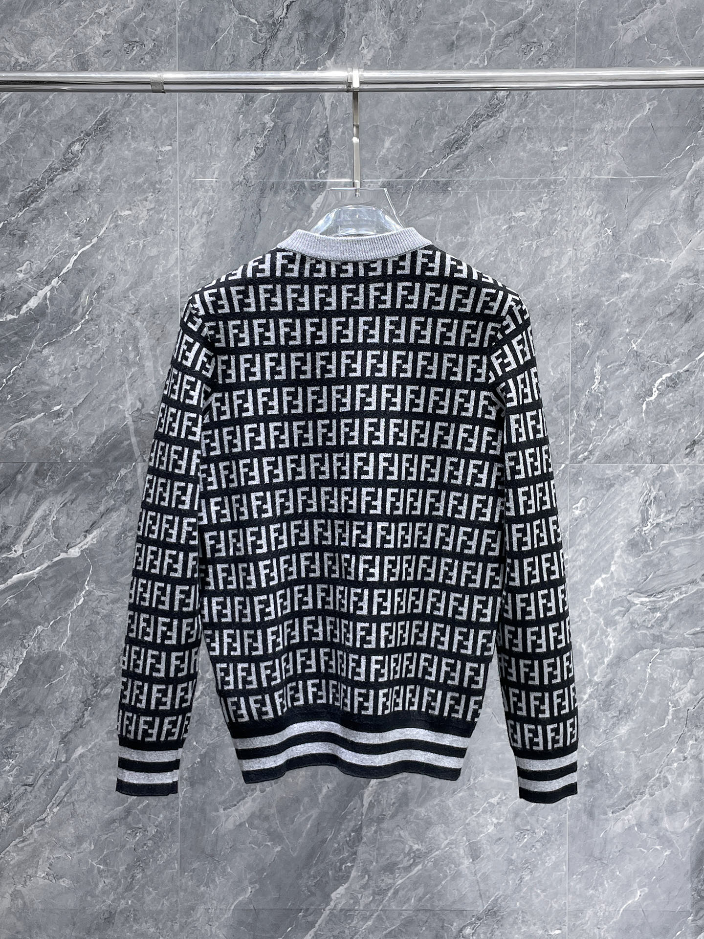 芬迪 毛衣 2025秋冬最新系列，专柜1:1顶级复刻，全品相！加厚款，潮人必备单品！懂货的老铁赶紧下手，