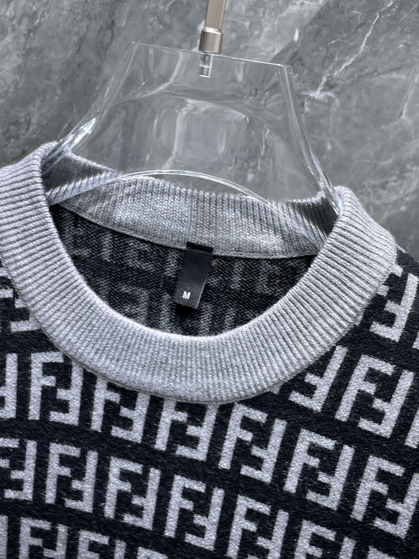 芬迪 毛衣 2025秋冬最新系列，专柜1:1顶级复刻，全品相！加厚款，潮人必备单品！懂货的老铁赶紧下手，