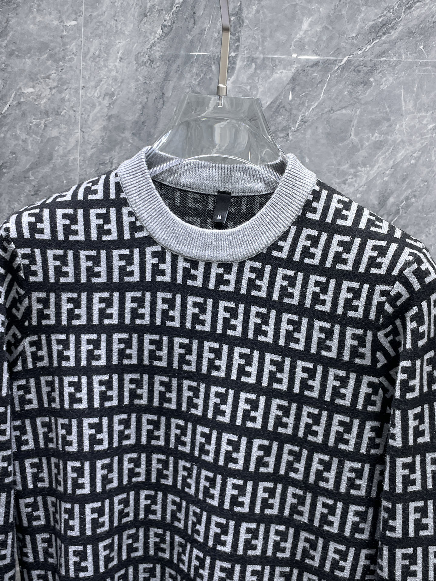 芬迪 毛衣 2025秋冬最新系列，专柜1:1顶级复刻，全品相！加厚款，潮人必备单品！懂货的老铁赶紧下手，