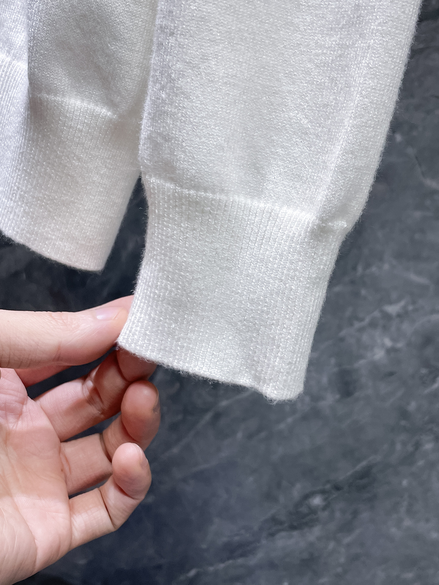 蒙口 毛衣 2025秋冬最新系列，专柜1:1顶级复刻，全品相！加厚款，潮人必备单品！懂货的老铁赶紧下手，