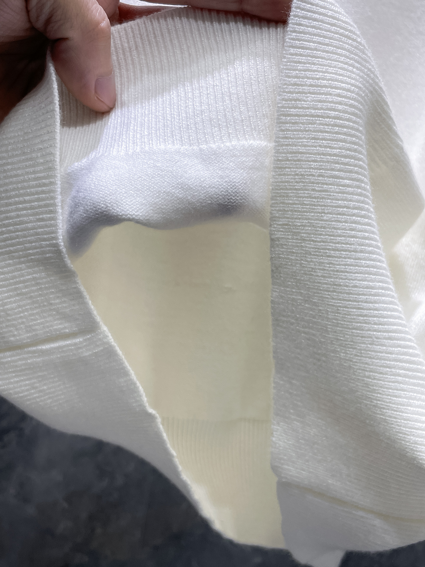 蒙口 毛衣 2025秋冬最新系列，专柜1:1顶级复刻，全品相！加厚款，潮人必备单品！懂货的老铁赶紧下手，