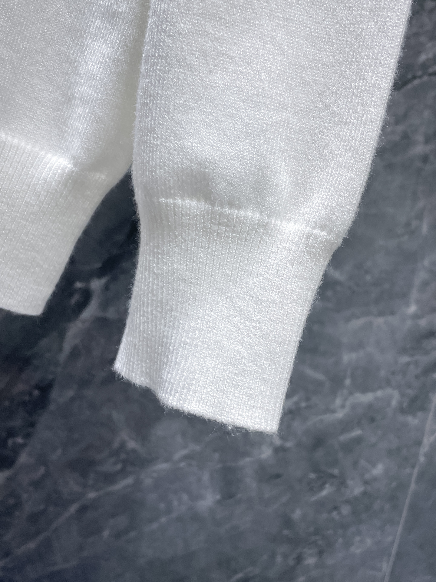 蒙口 毛衣 2025秋冬最新系列，专柜1:1顶级复刻，全品相！加厚款，潮人必备单品！懂货的老铁赶紧下手，