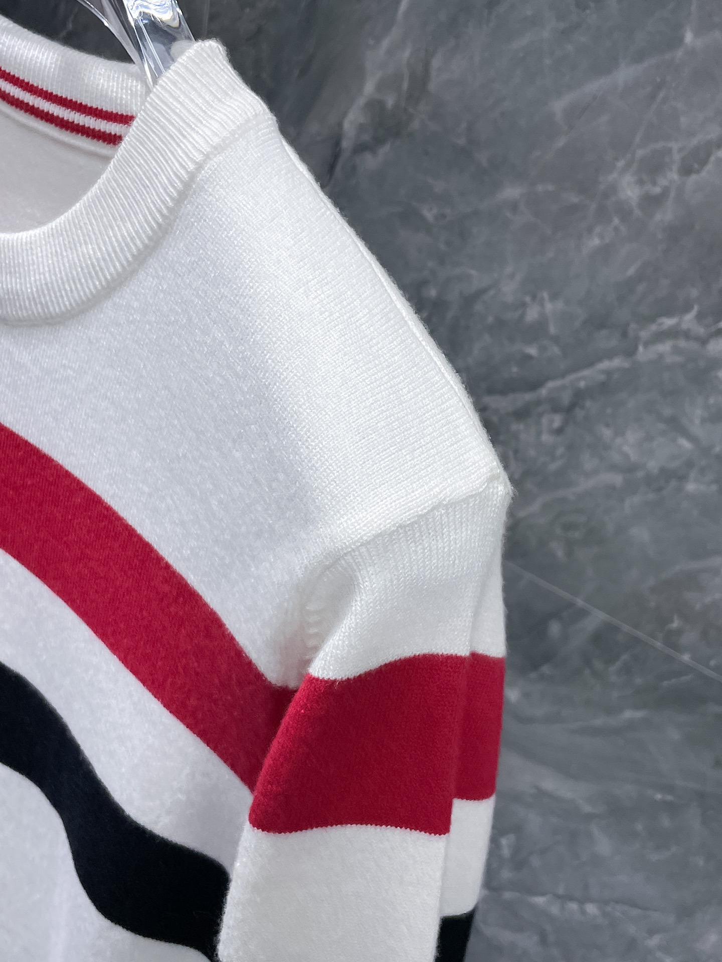 蒙口 毛衣 2025秋冬最新系列，专柜1:1顶级复刻，全品相！加厚款，潮人必备单品！懂货的老铁赶紧下手，