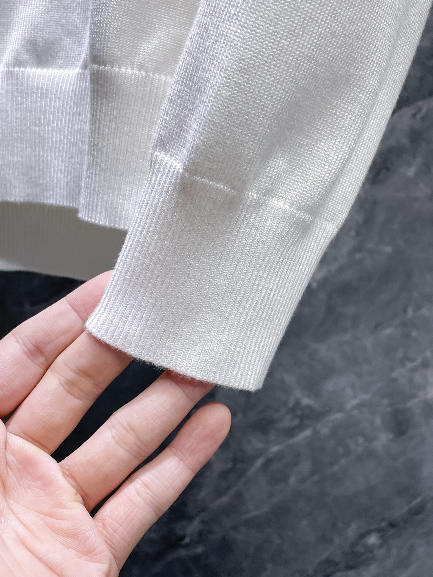 蒙口 毛衣 2025秋冬最新系列，专柜1:1顶级复刻，全品相！加厚款，潮人必备单品！懂货的老铁赶紧下手，