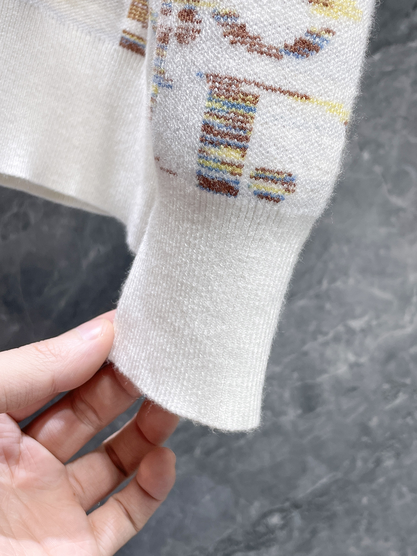 迪奥 毛衣 2025秋冬最新系列，专柜1:1顶级复刻，全品相！加厚款，潮人必备单品！懂货的老铁赶紧下手，