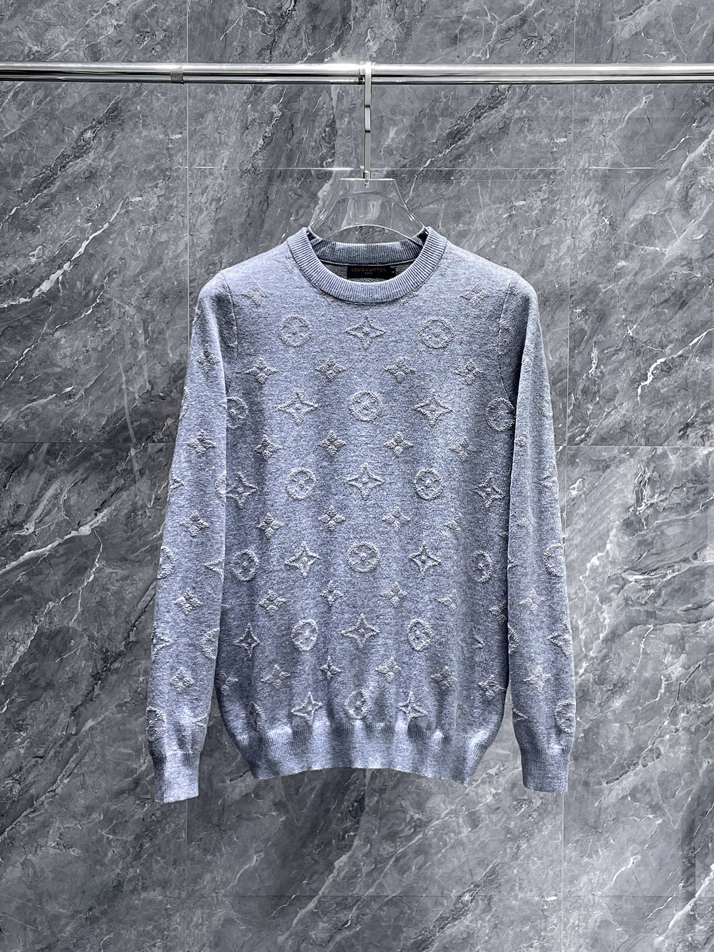 Lv 毛衣 2025秋冬最新系列，专柜1:1顶级复刻，全品相！加厚款，潮人必备单品！懂货的老铁赶紧下手，