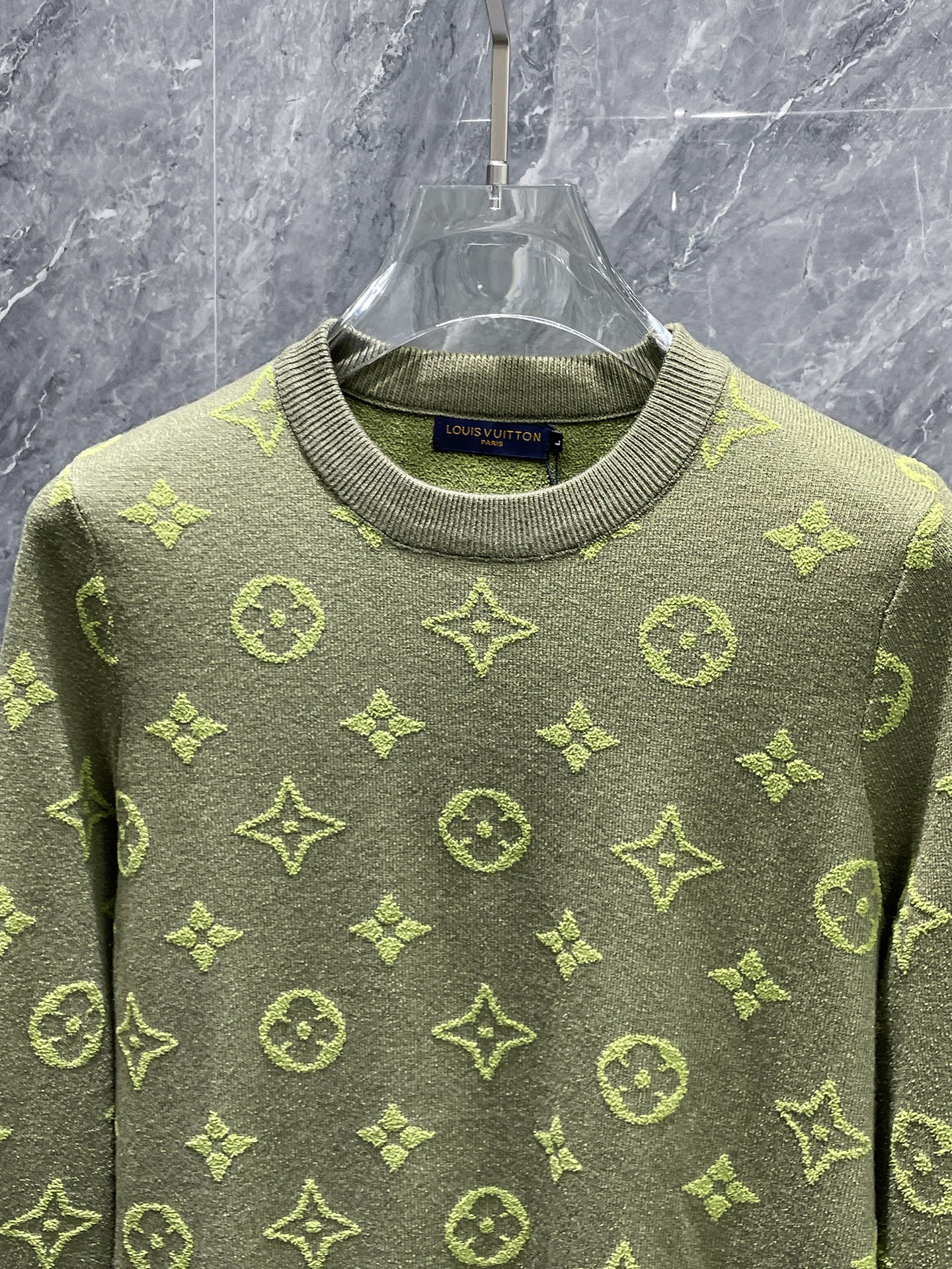 Lv 毛衣 2025秋冬最新系列，专柜1:1顶级复刻，全品相！加厚款，潮人必备单品！懂货的老铁赶紧下手，