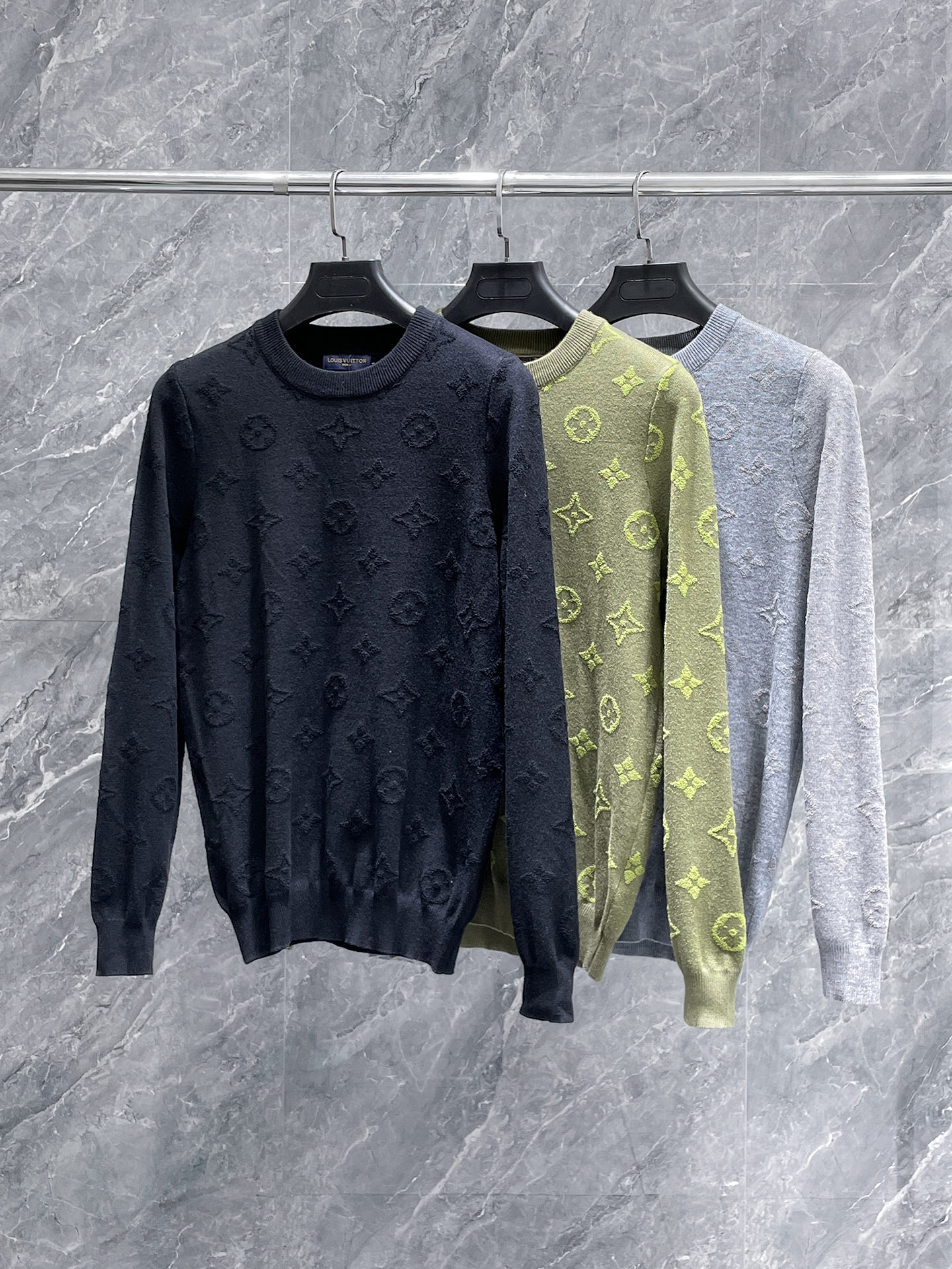 lv 毛衣 2025秋冬最新系列，专柜1:1顶级复刻，全品相！加厚款，潮人必备单品！懂货的老铁赶紧下手，
