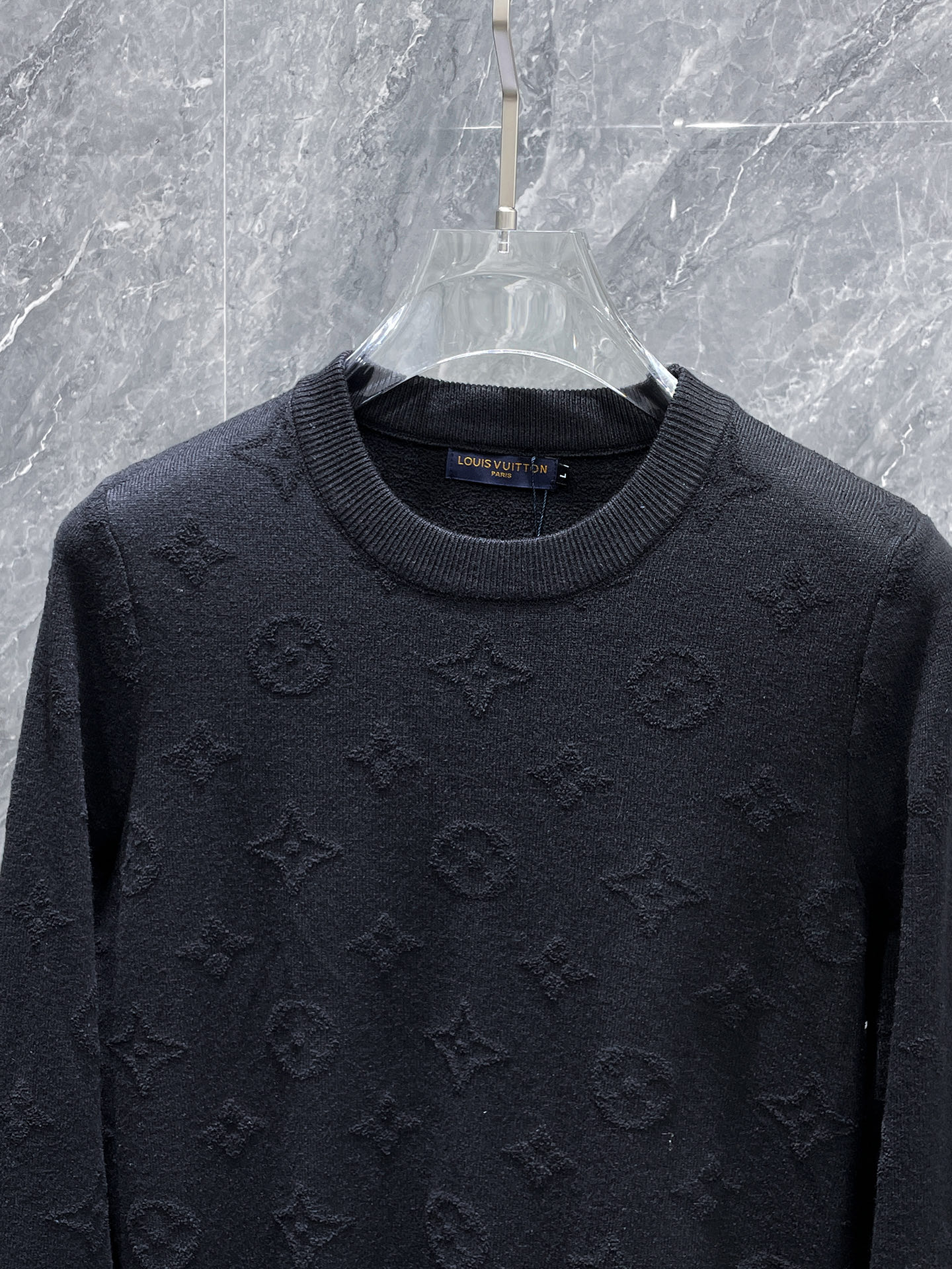 lv 毛衣 2025秋冬最新系列，专柜1:1顶级复刻，全品相！加厚款，潮人必备单品！懂货的老铁赶紧下手，
