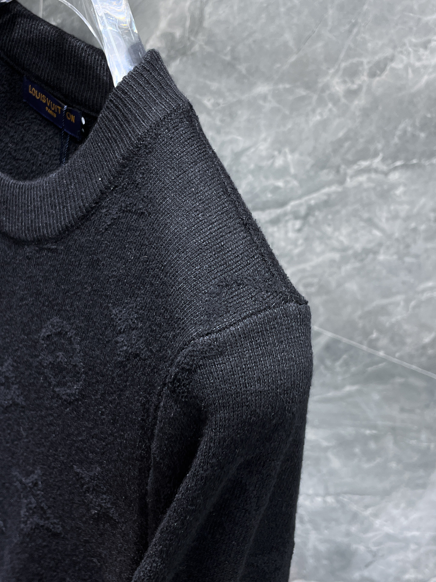 lv 毛衣 2025秋冬最新系列，专柜1:1顶级复刻，全品相！加厚款，潮人必备单品！懂货的老铁赶紧下手，