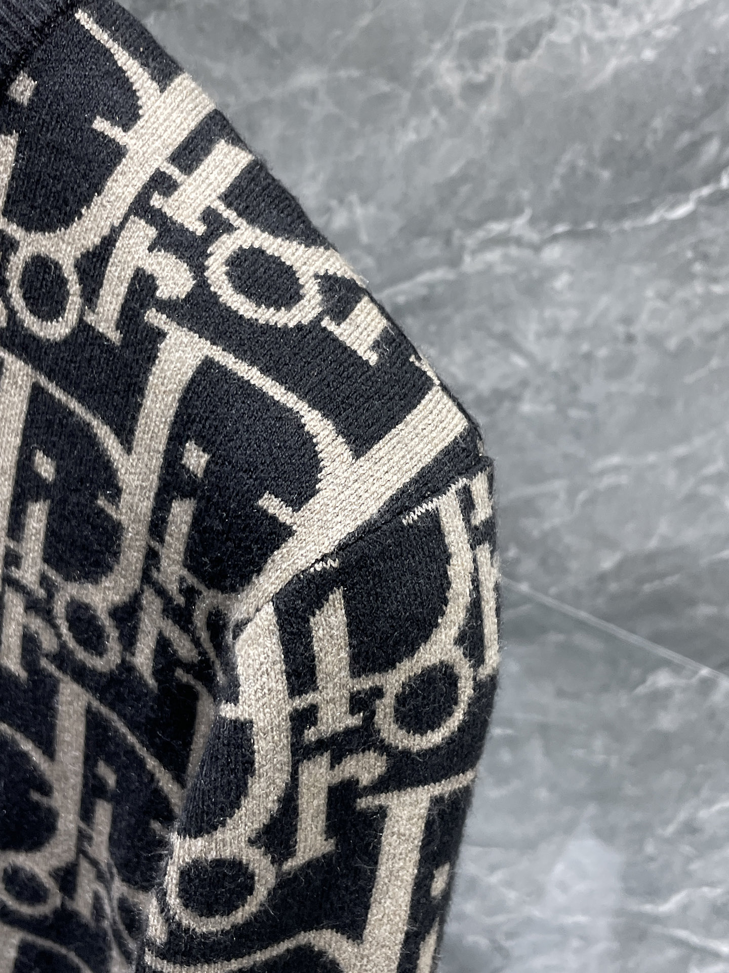 迪奥 毛衣 2025秋冬最新系列，专柜1:1顶级复刻，全品相！加厚款，潮人必备单品！懂货的老铁赶紧下手，