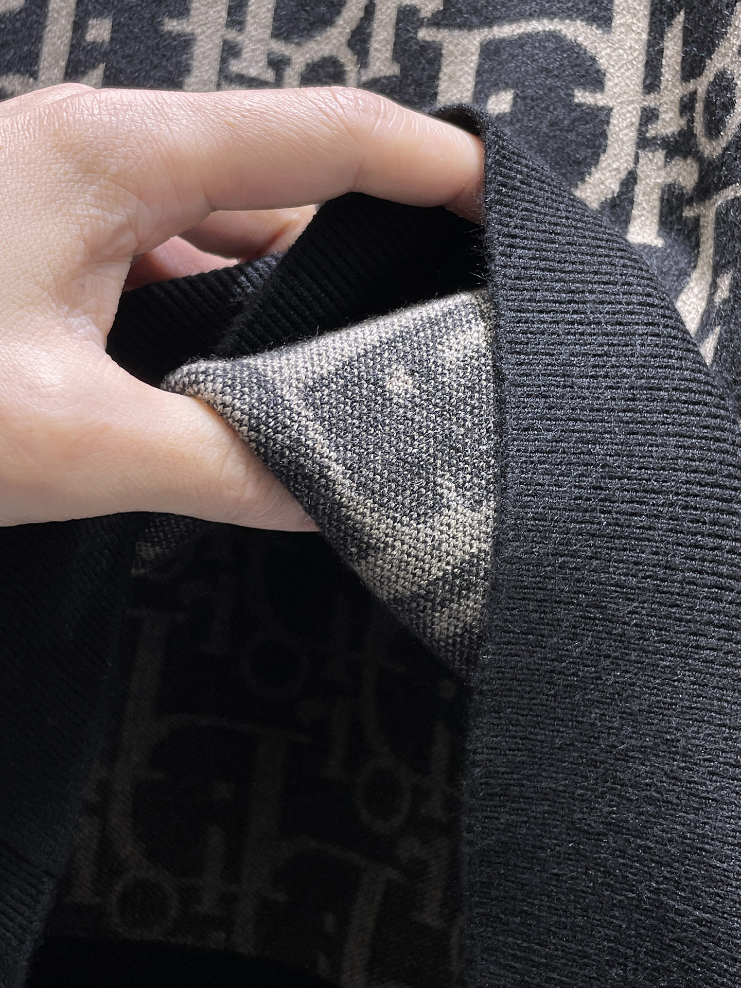 迪奥 毛衣 2025秋冬最新系列，专柜1:1顶级复刻，全品相！加厚款，潮人必备单品！懂货的老铁赶紧下手，