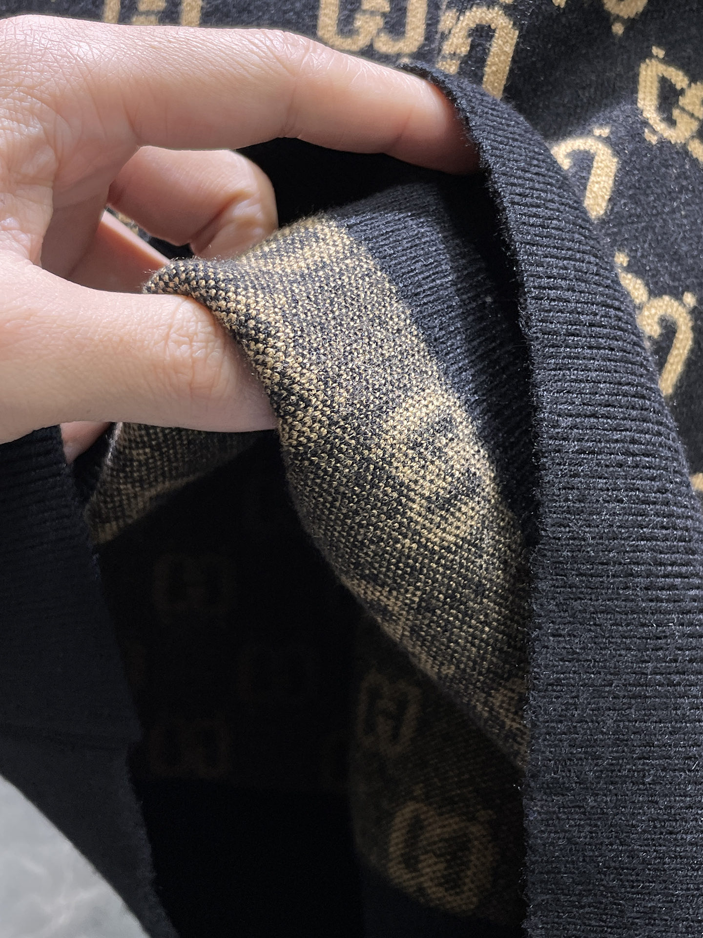 古驰 毛衣 2025秋冬最新系列，专柜1:1顶级复刻，全品相！加厚款，潮人必备单品！懂货的老铁赶紧下手，