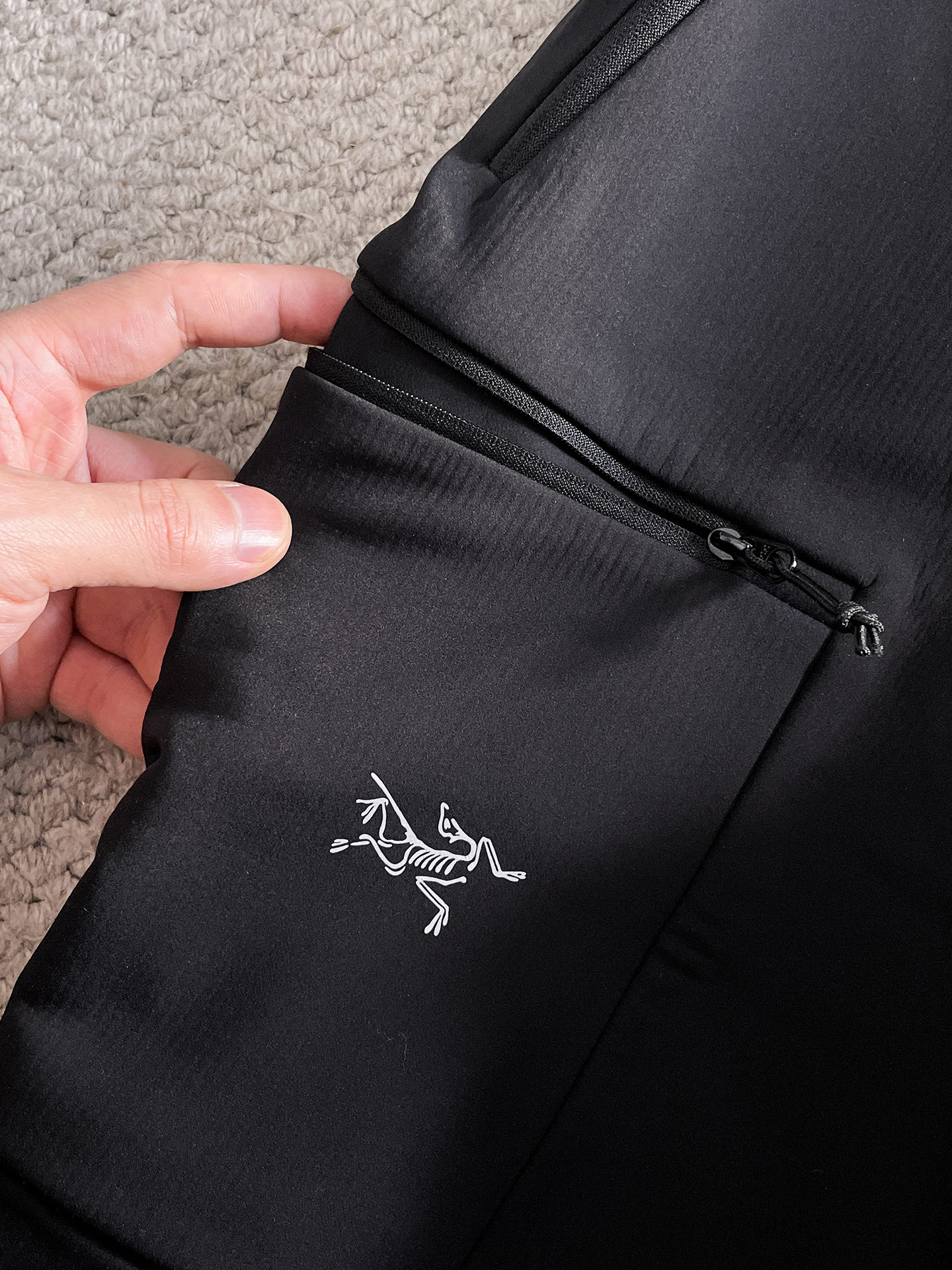 开春新品 ARC‘TERYX —始祖鸟户外防风透气冬季男士软壳裤！无缝设计 高热度鸟家户外机能风3D立体